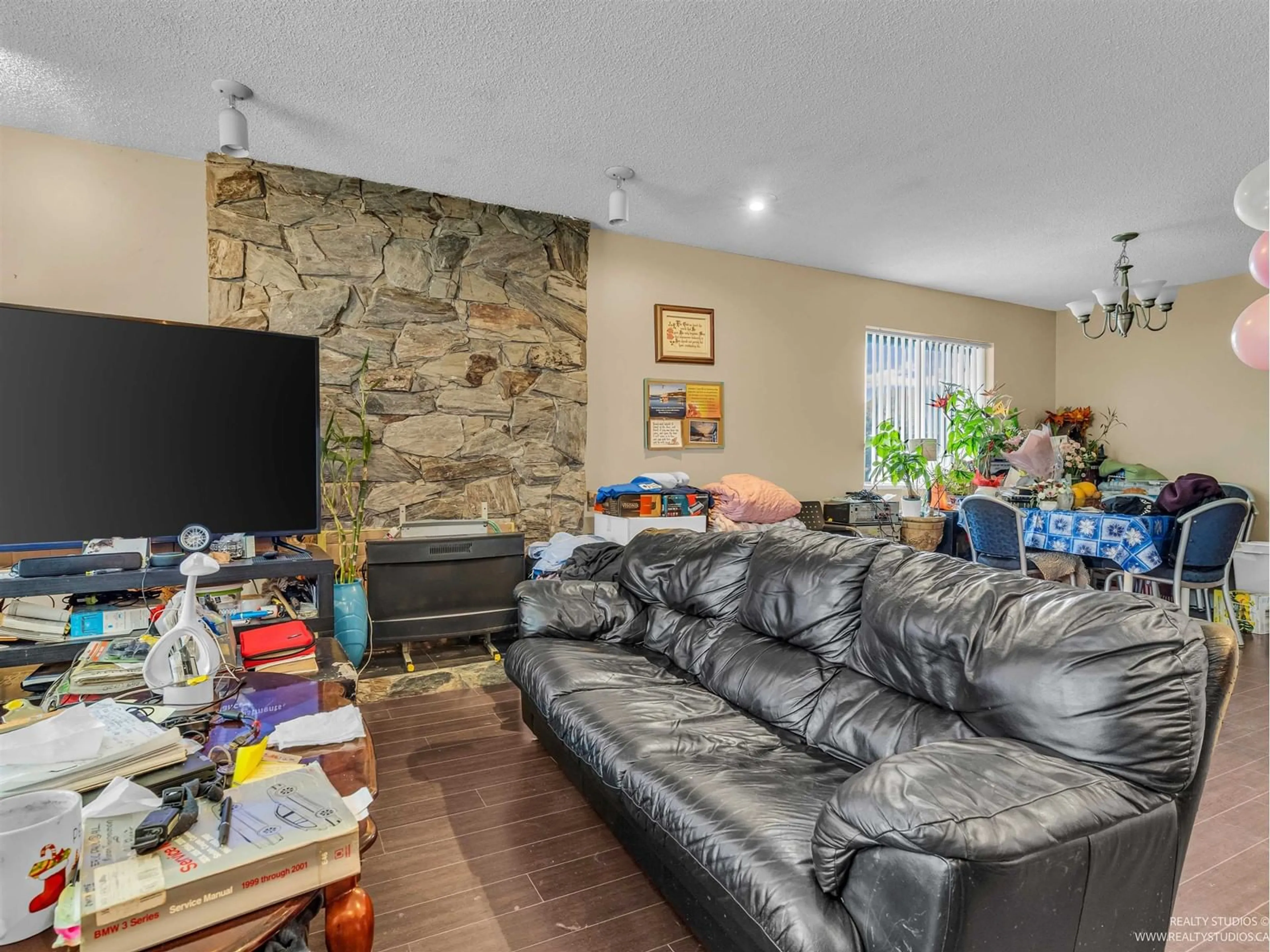 Living room with furniture, unknown for 6276 131A, Surrey British Columbia V3X1N9