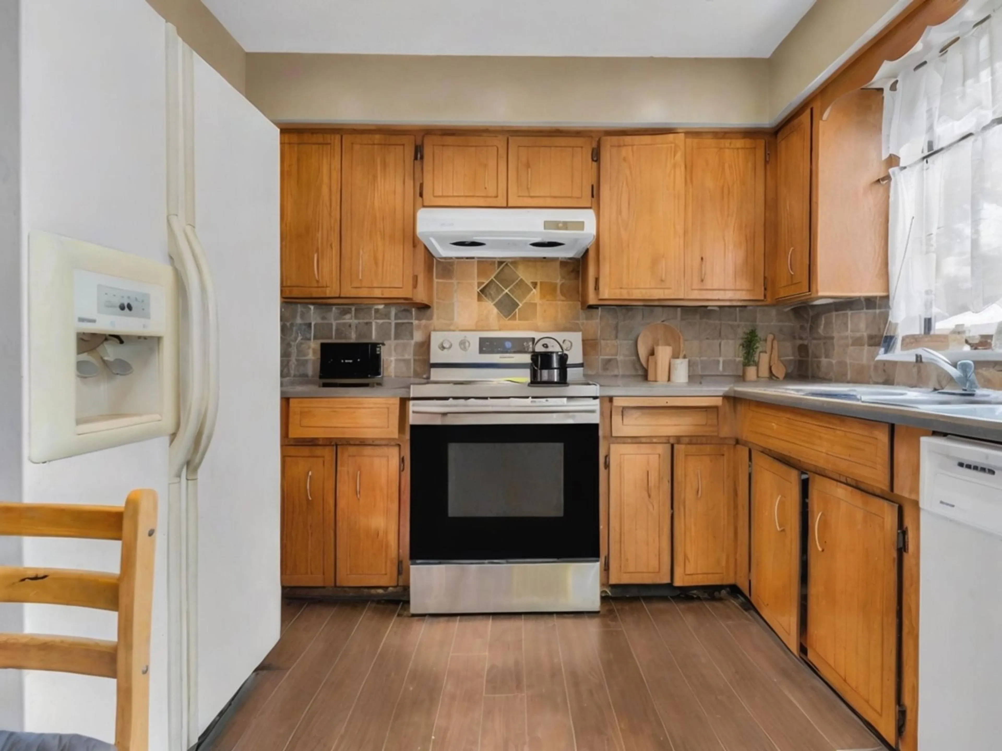 Standard kitchen, unknown for 6276 131A, Surrey British Columbia V3X1N9