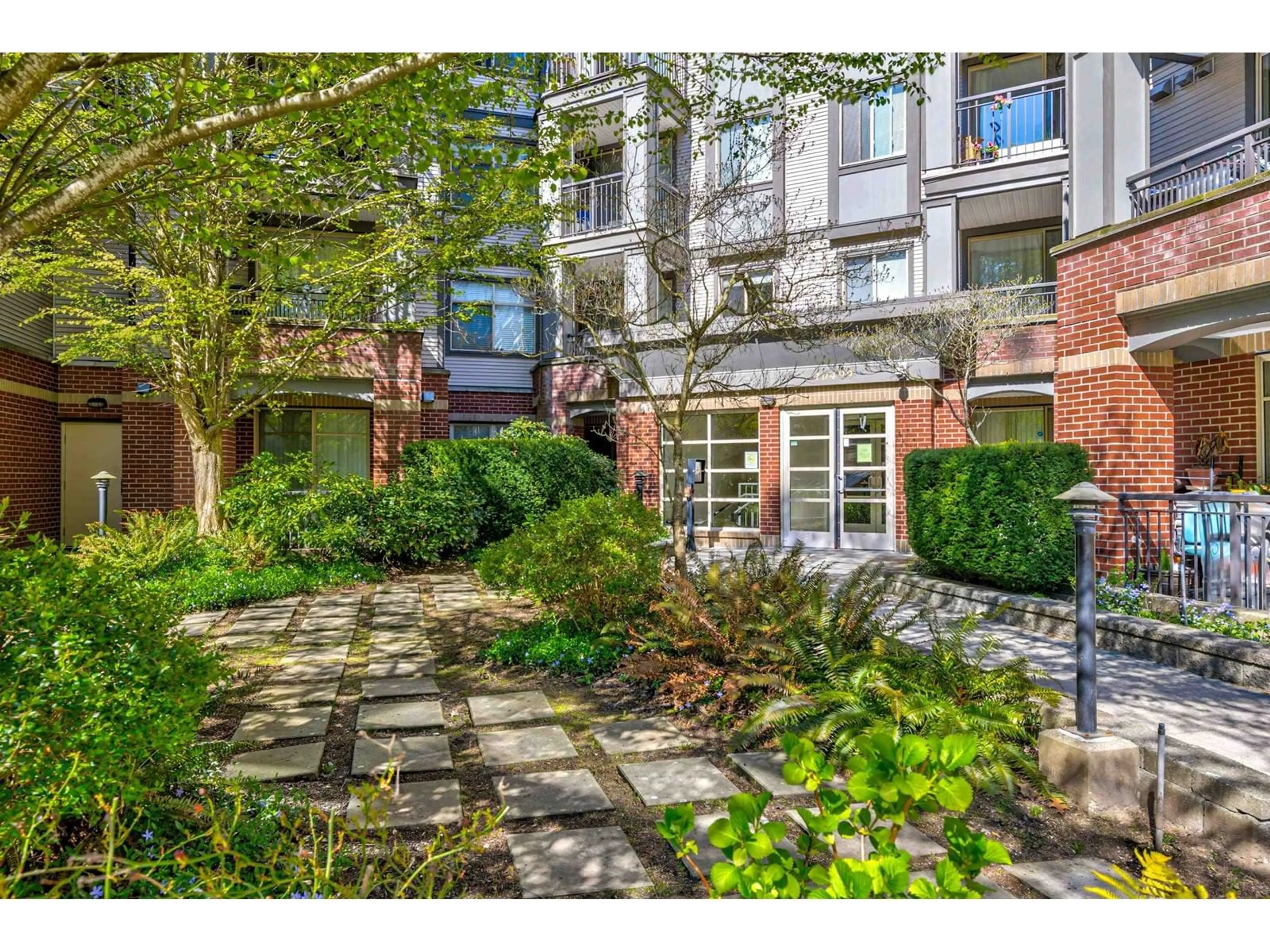 Patio, street for 210 - 10499 UNIVERSITY, Surrey British Columbia V3T0A4