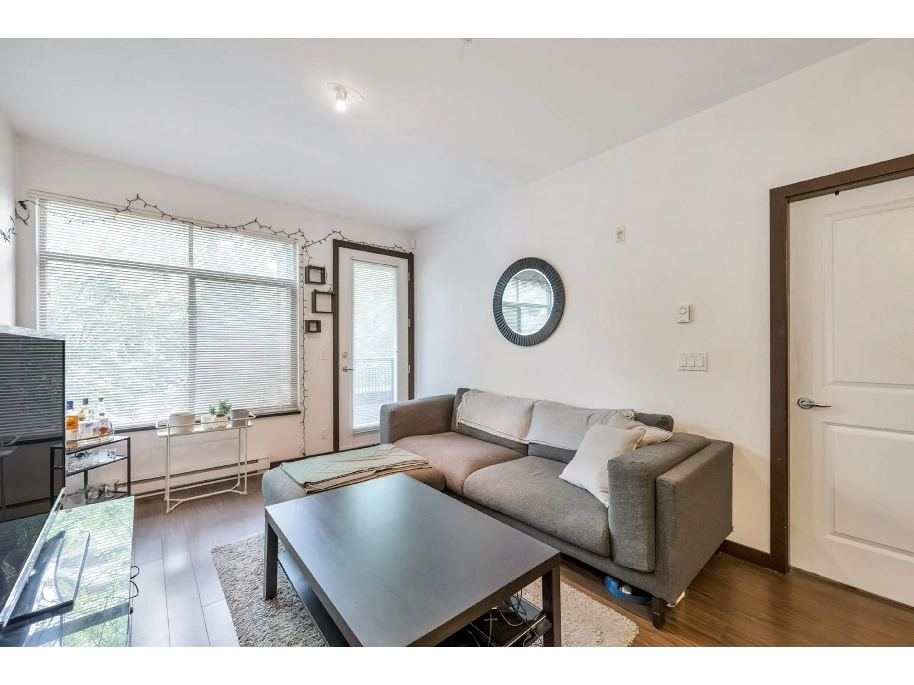 Living room with furniture, unknown for 210 - 10499 UNIVERSITY, Surrey British Columbia V3T0A4