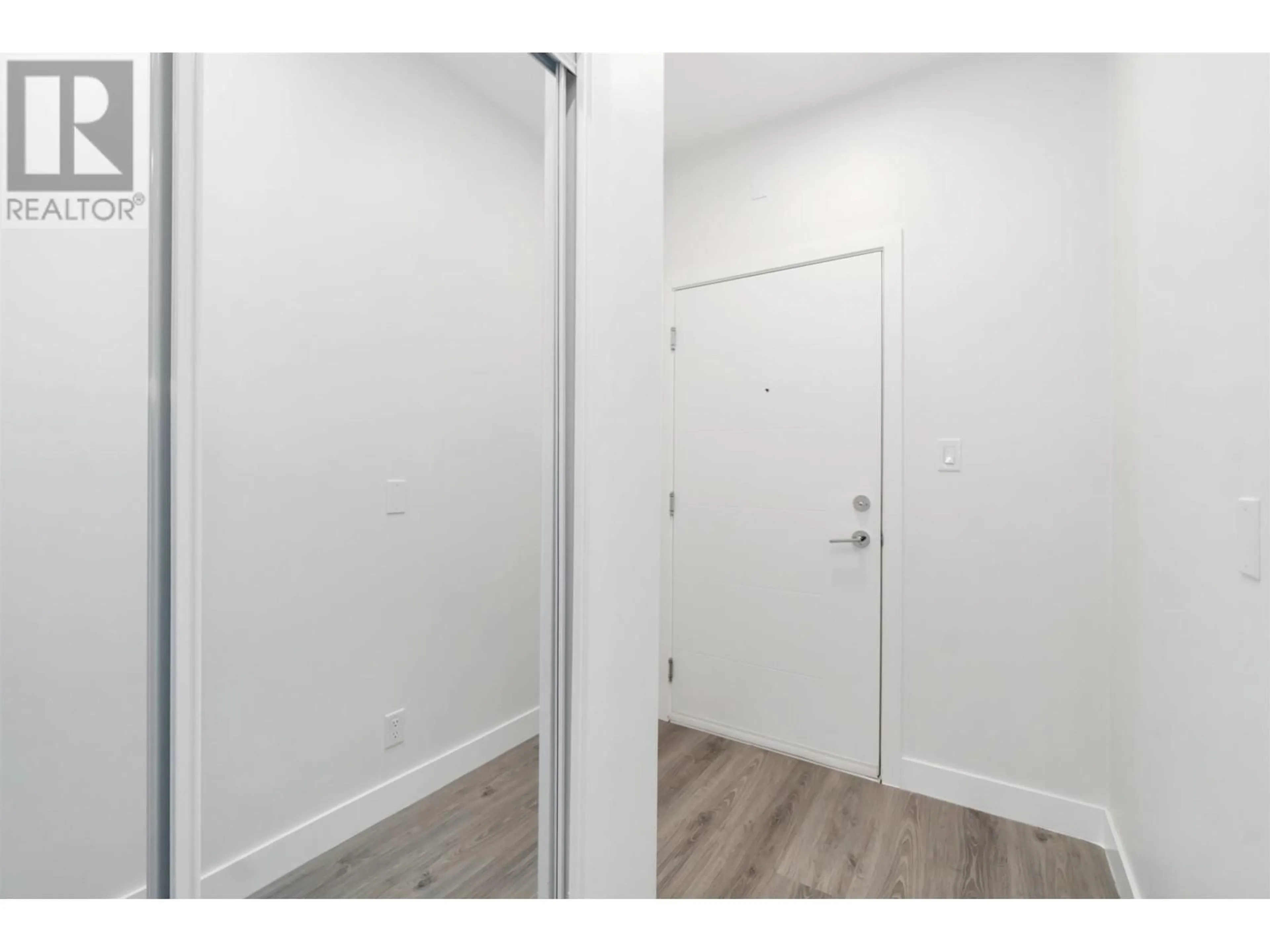Unknown for 301 - 700 CLARKE ROAD, Coquitlam British Columbia V3J3Y1
