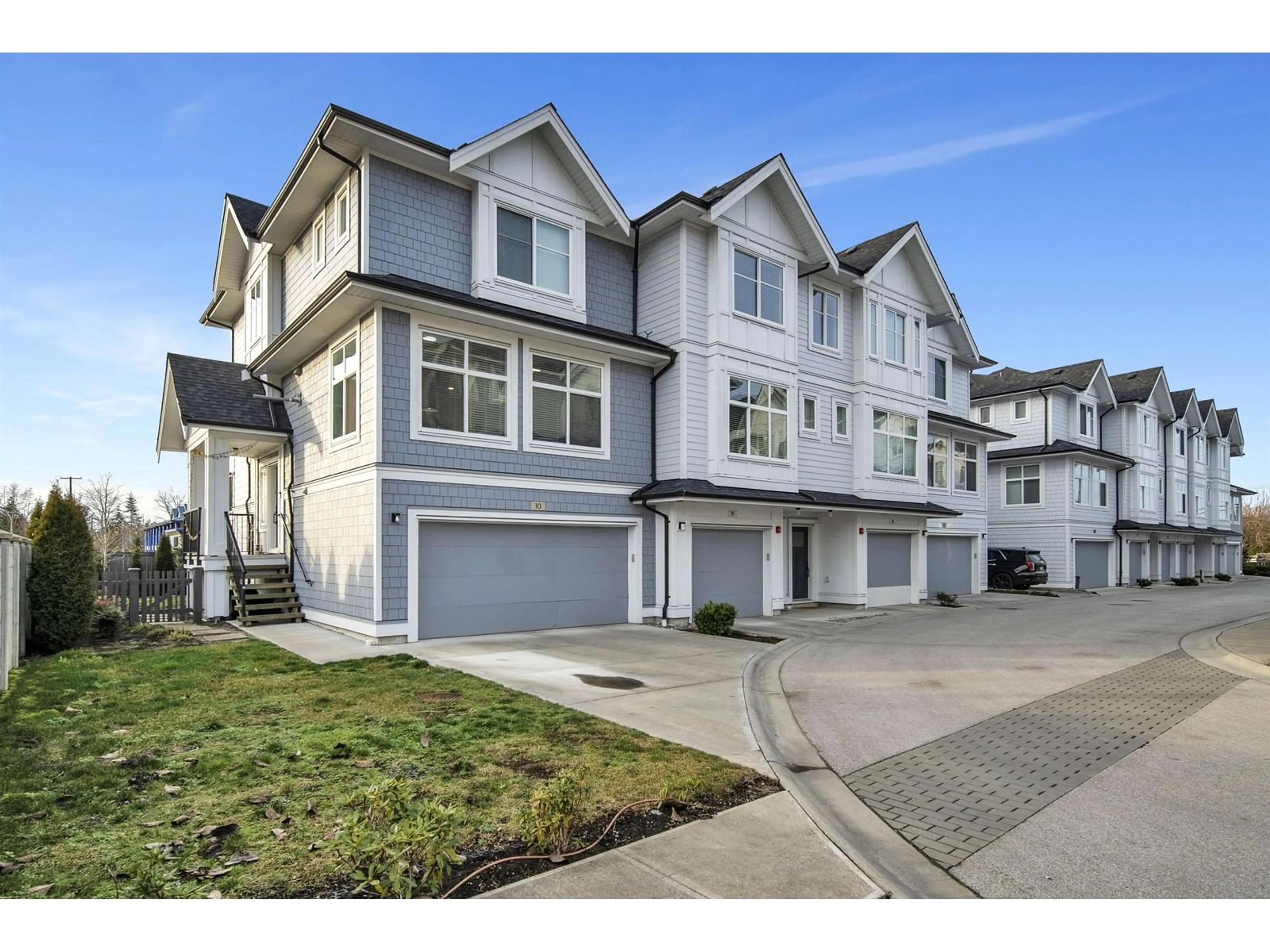 Unknown for 10 - 21688 52, Langley British Columbia V2Y4K9