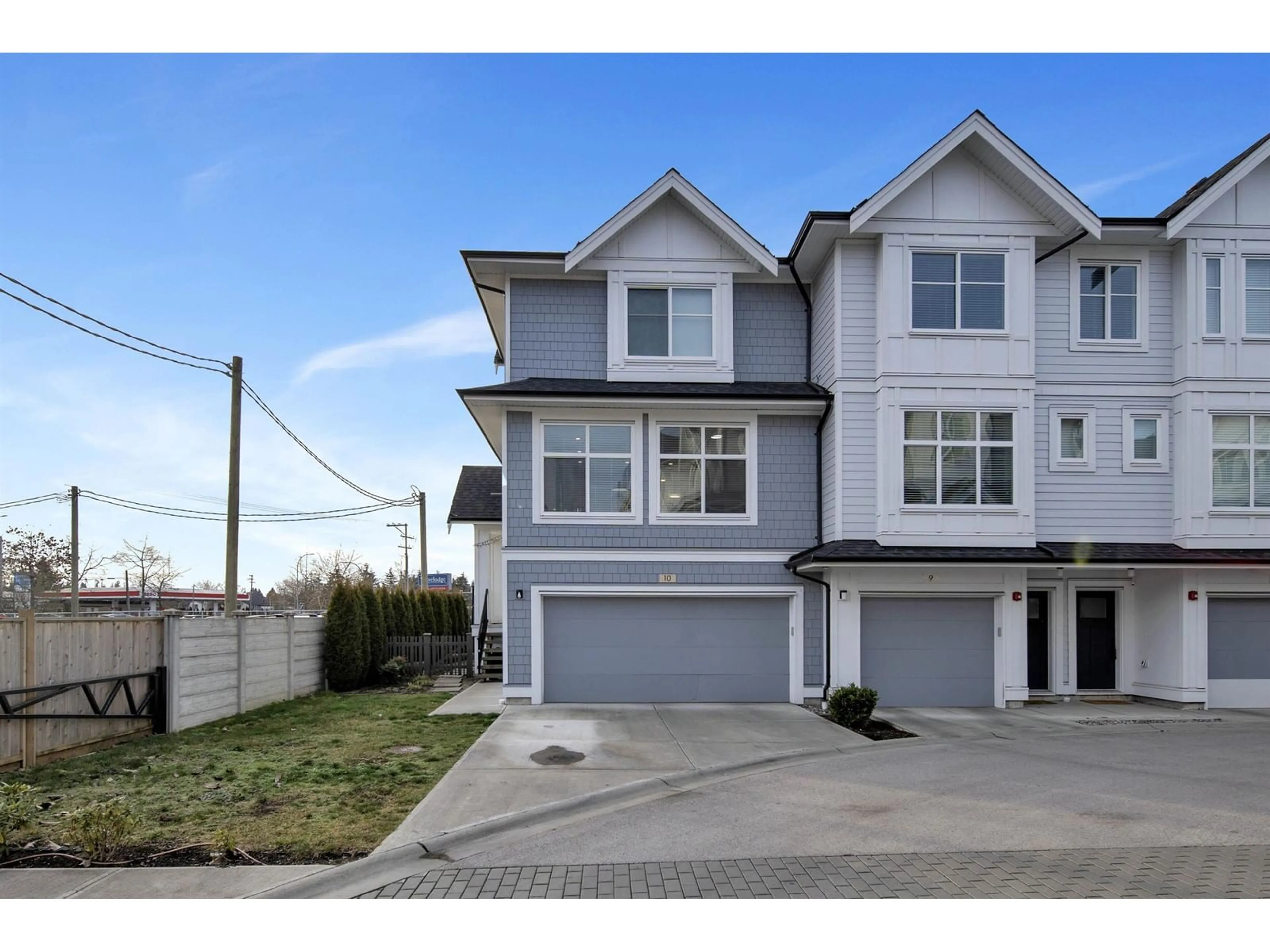 Home with vinyl exterior material, street for 10 - 21688 52, Langley British Columbia V2Y4K9