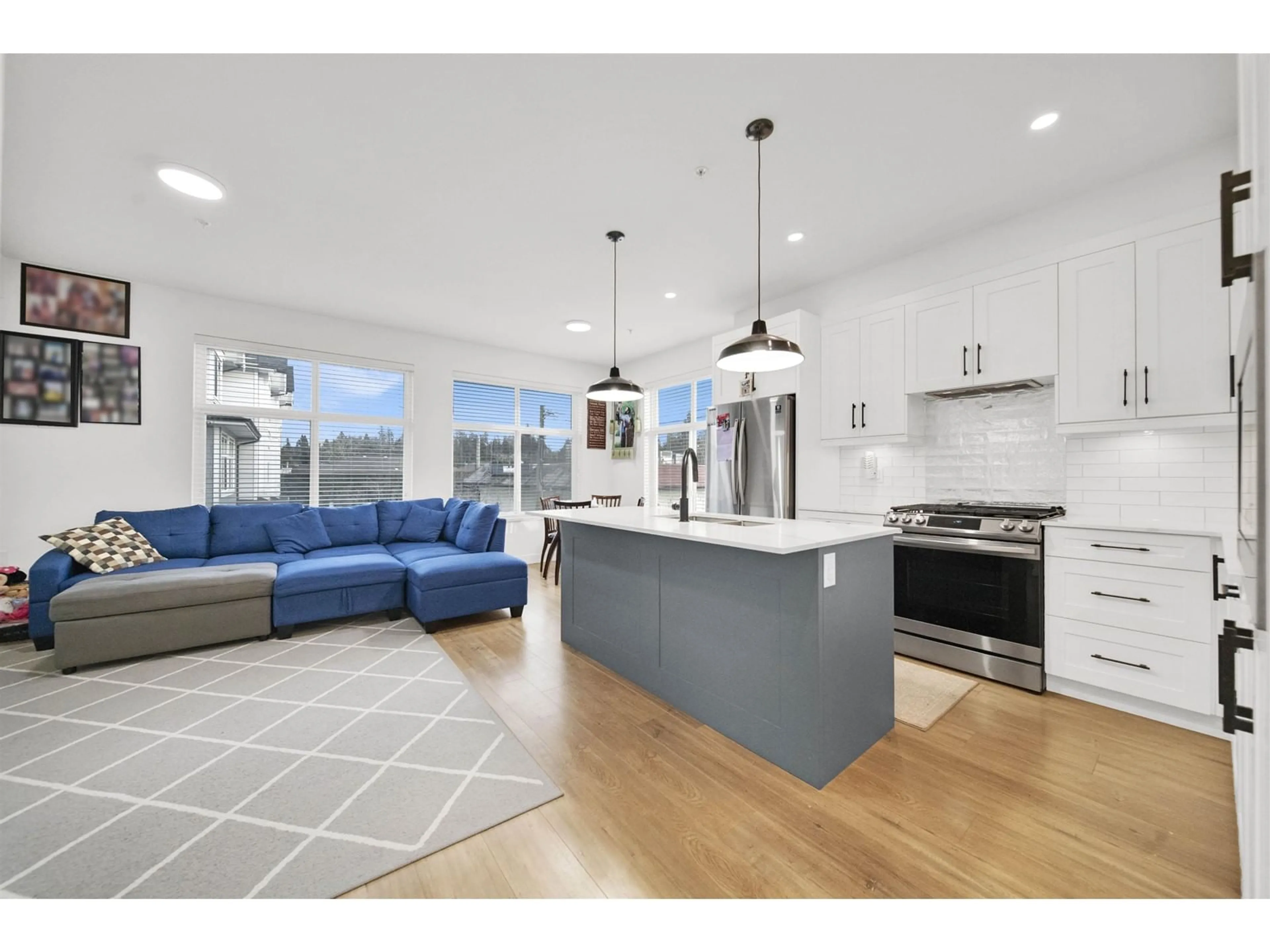 Open concept kitchen, unknown for 10 - 21688 52, Langley British Columbia V2Y4K9