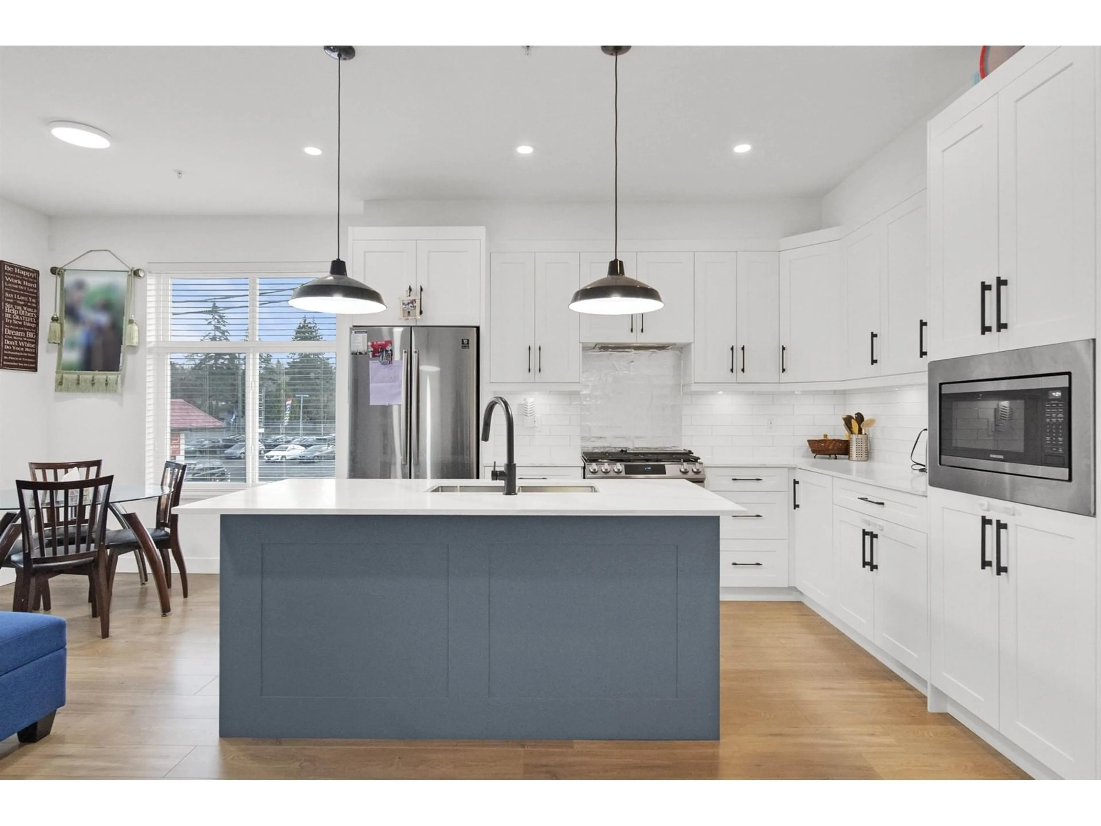 Open concept kitchen, unknown for 10 - 21688 52, Langley British Columbia V2Y4K9