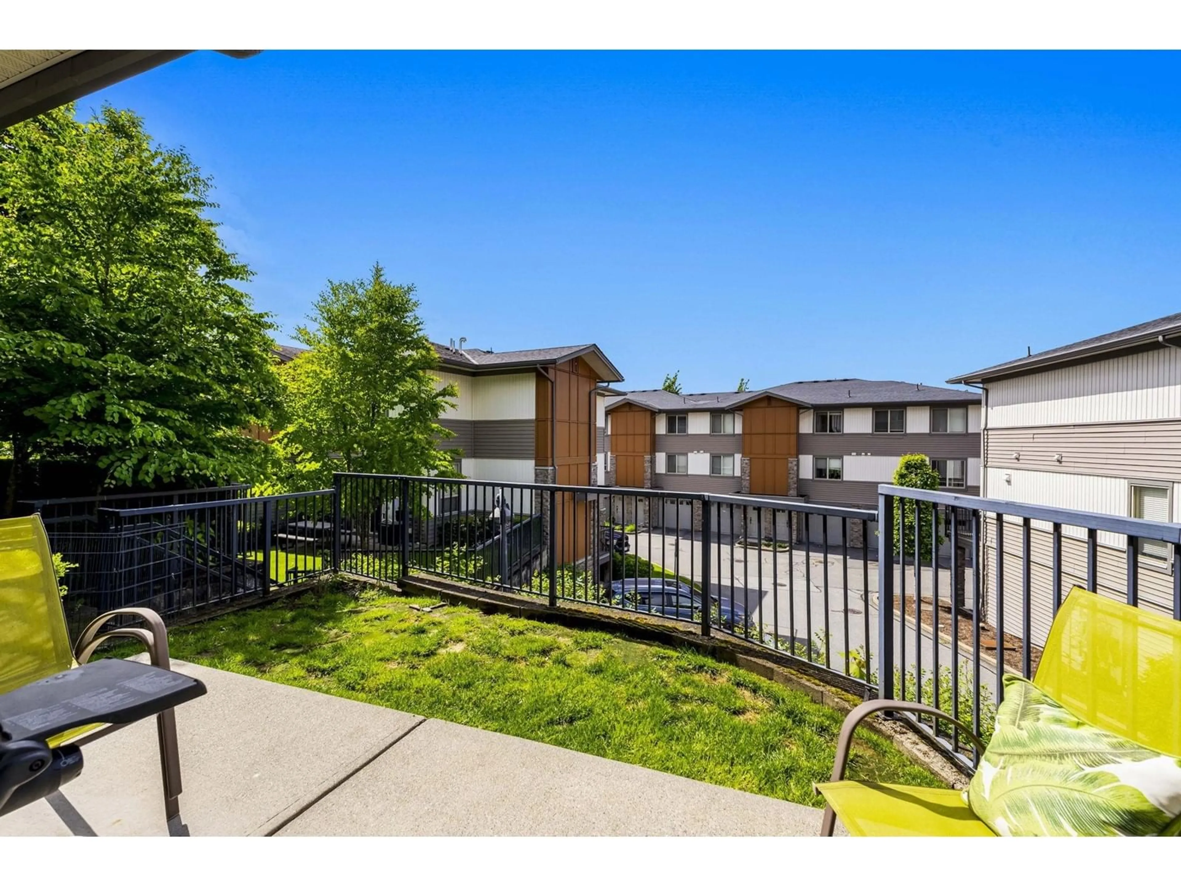 A pic from outside/outdoor area/front of a property/back of a property/a pic from drone, unknown for 55 - 34248 KING, Abbotsford British Columbia V2S0B1