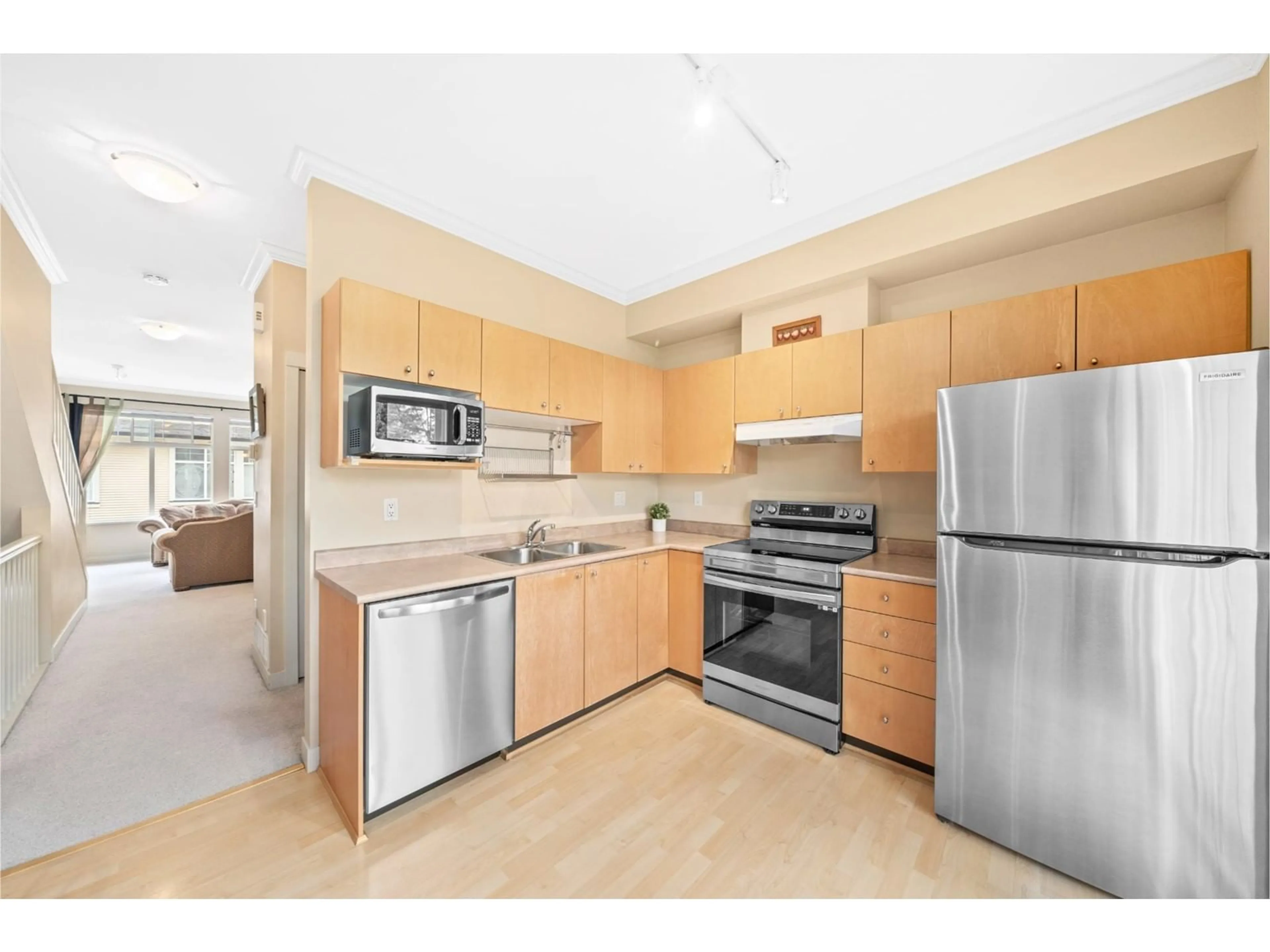 Standard kitchen, unknown for 50 - 8383 159, Surrey British Columbia V4N0W2
