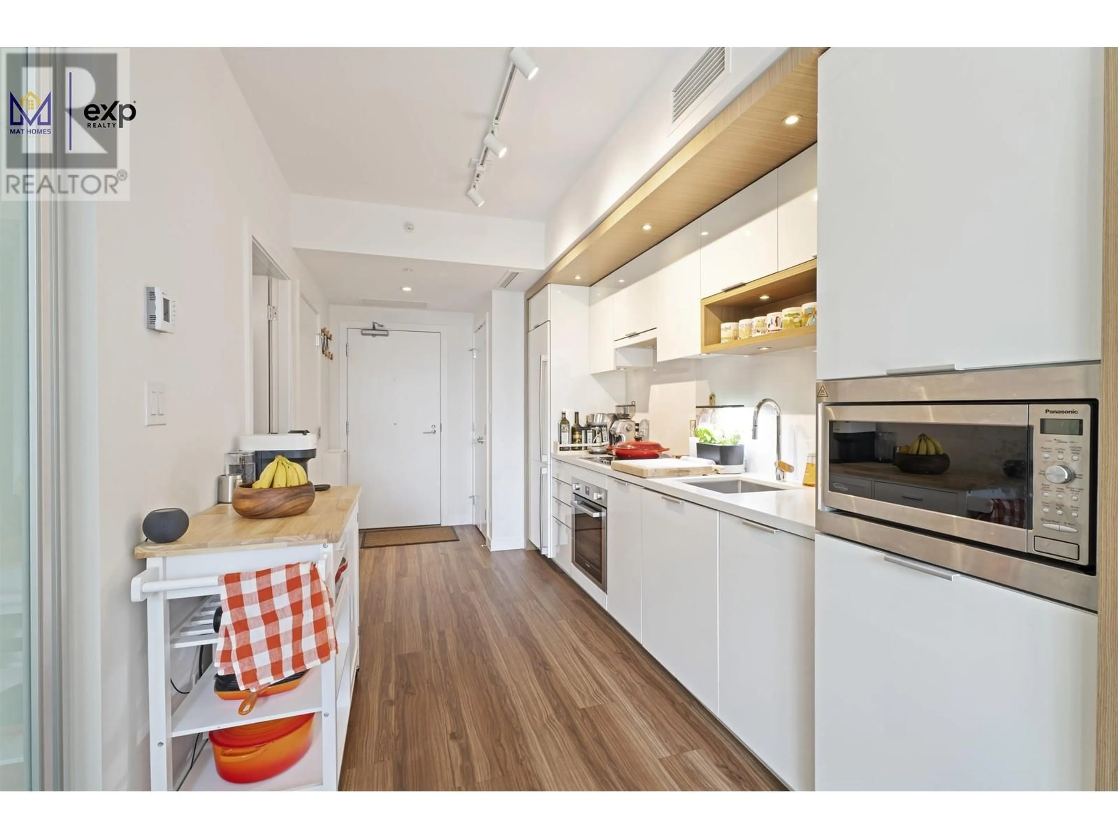 Standard kitchen, unknown for 406 - 1661 QUEBEC STREET, Vancouver British Columbia V6A0H2
