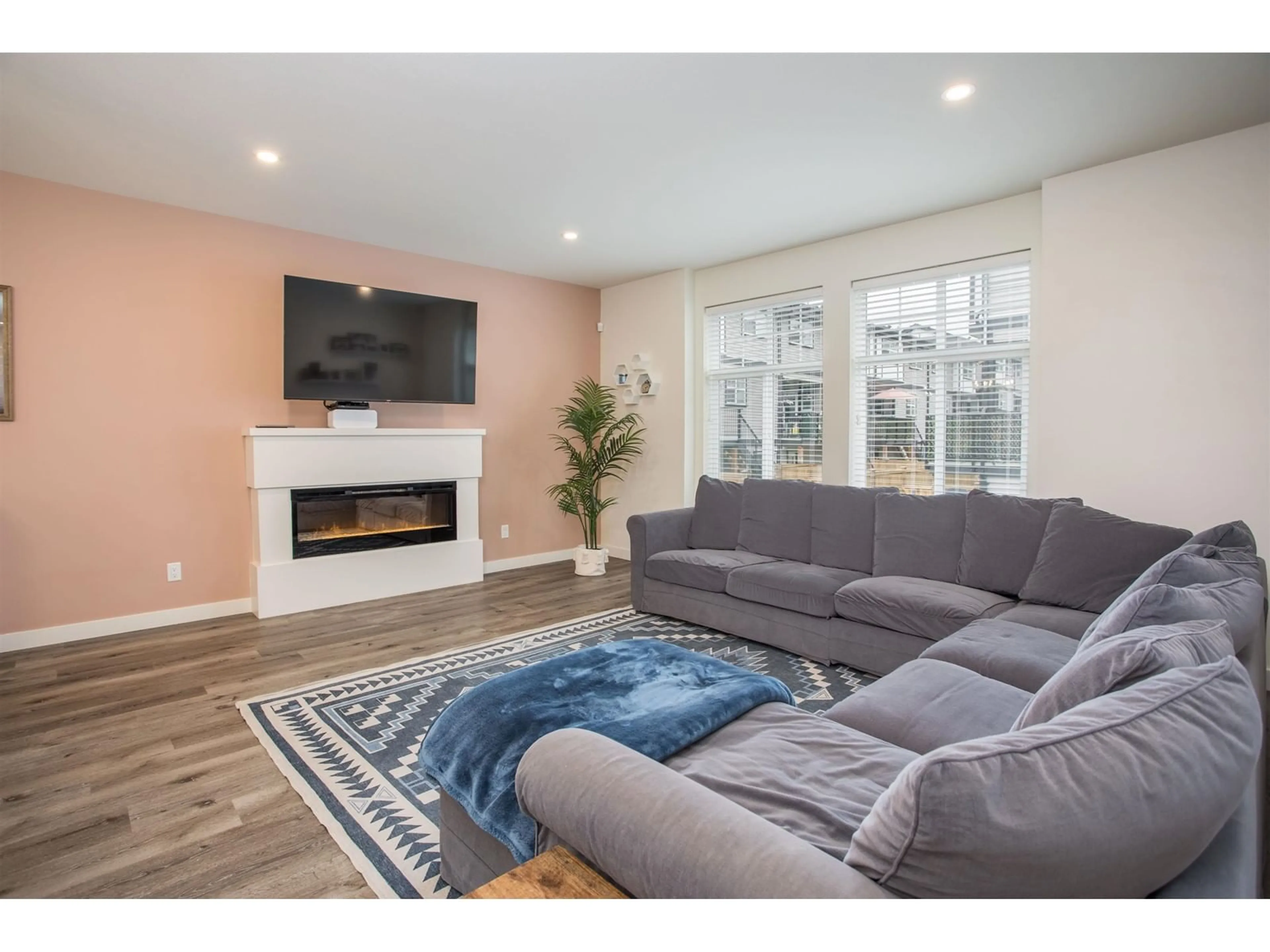 Living room with furniture, unknown for 52 - 7740 GRAND, Mission British Columbia V2V0H4