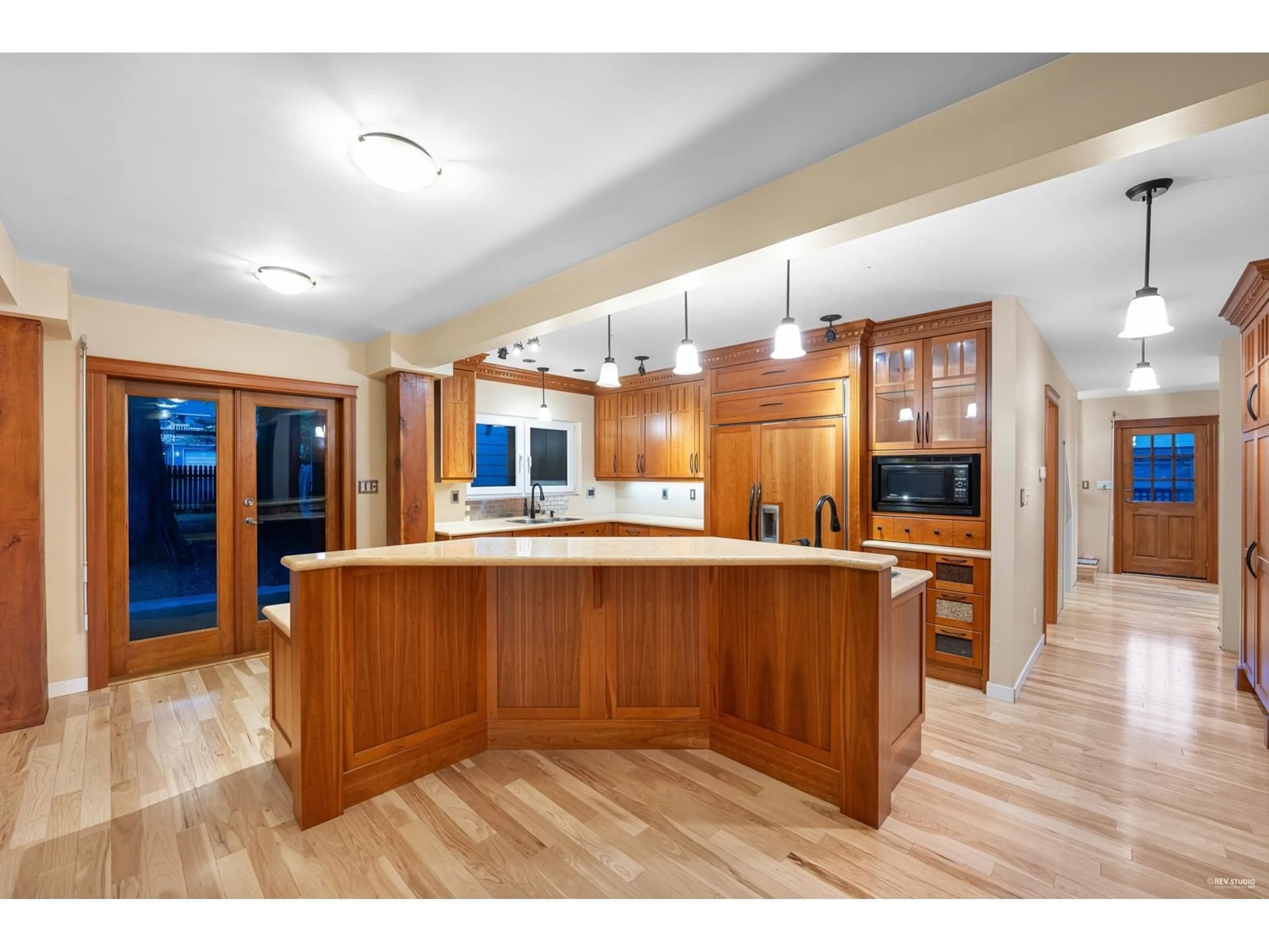 Open concept kitchen, wood/laminate floor for 2170 127A, Surrey British Columbia V4A3S9