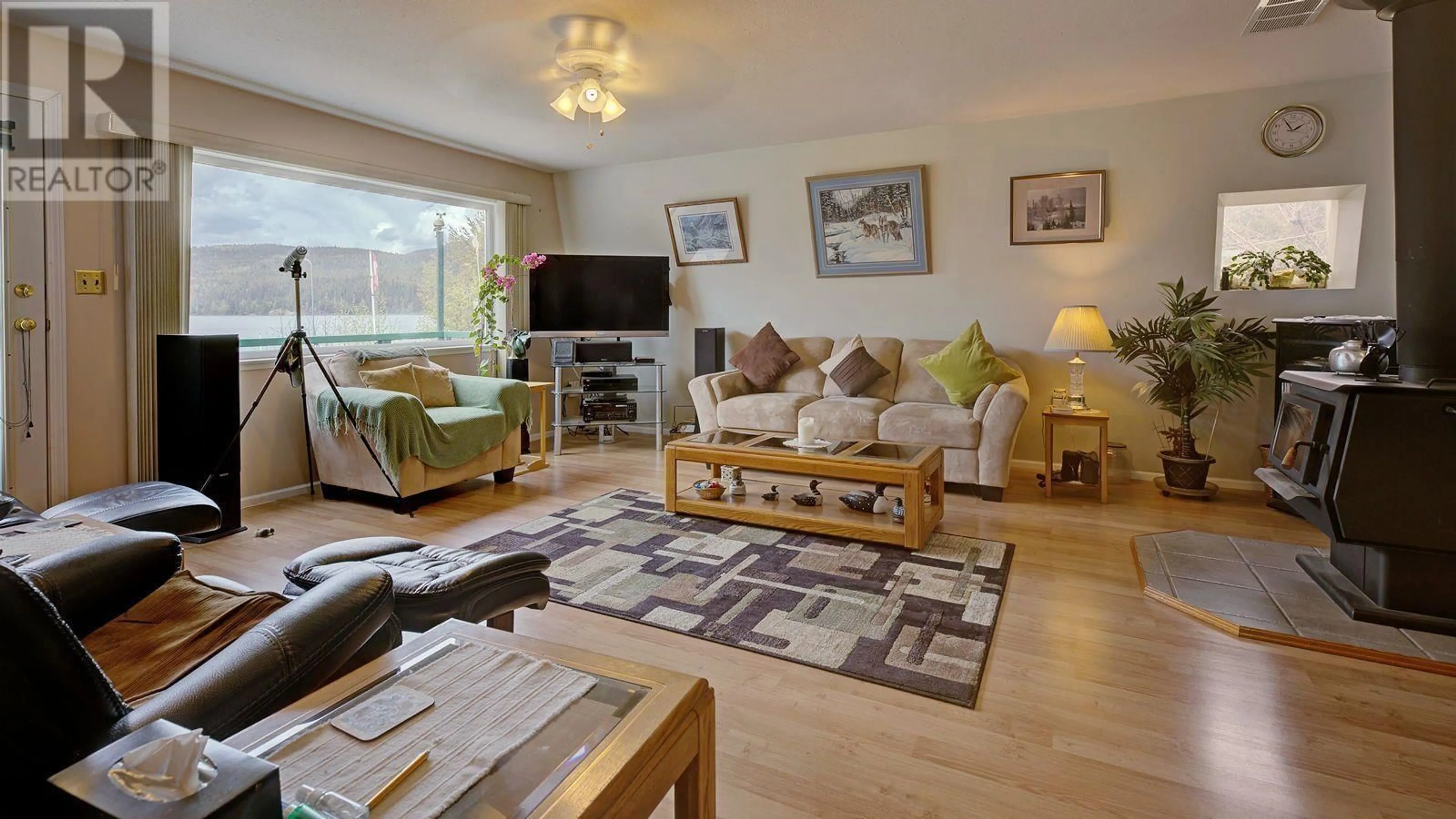 Living room with furniture, wood/laminate floor for 4667 TIANNIA ROAD, Horsefly British Columbia V0L1L0
