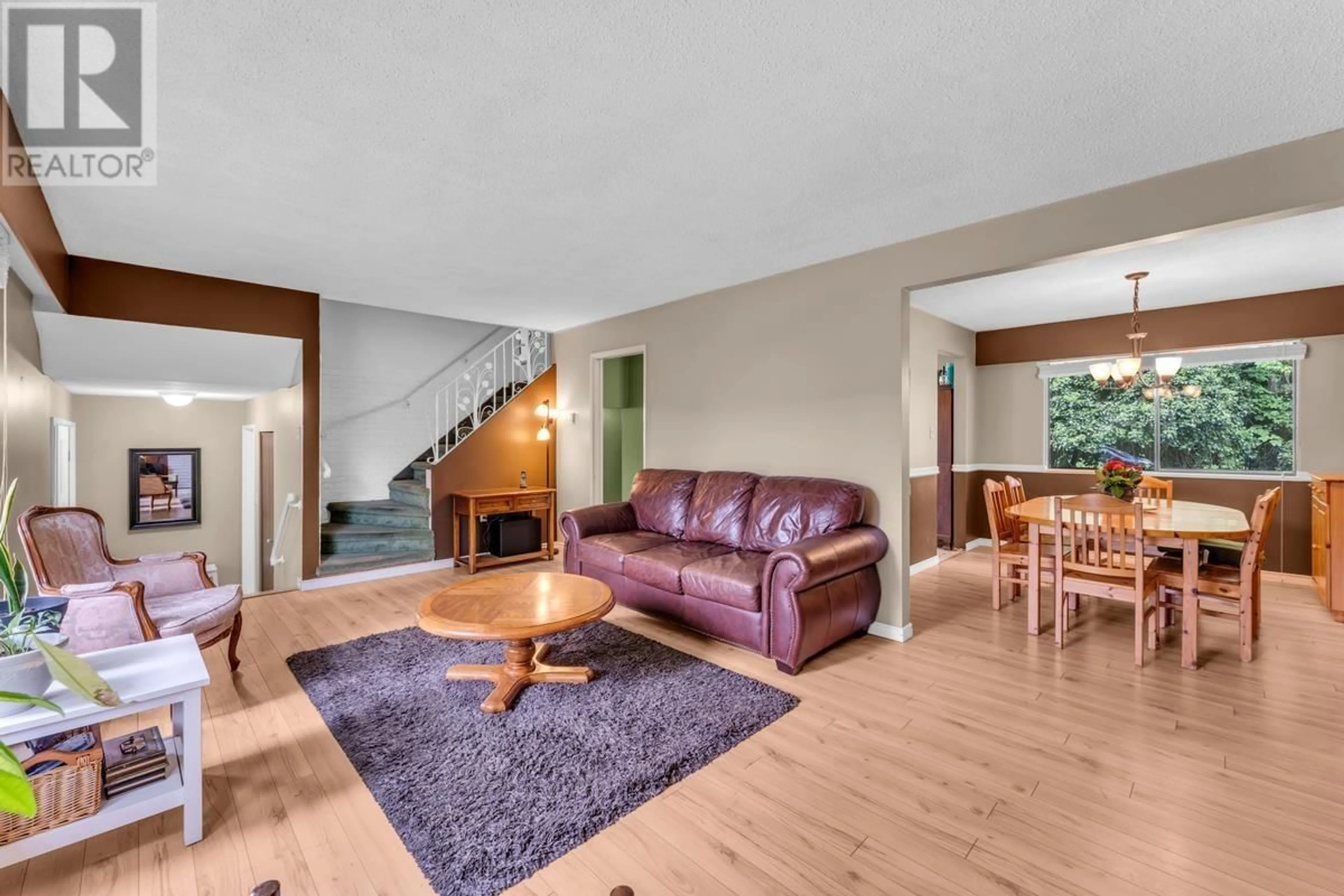 Living room with furniture, wood/laminate floor for 9331 RYAN CRESCENT, Richmond British Columbia V7A2H1
