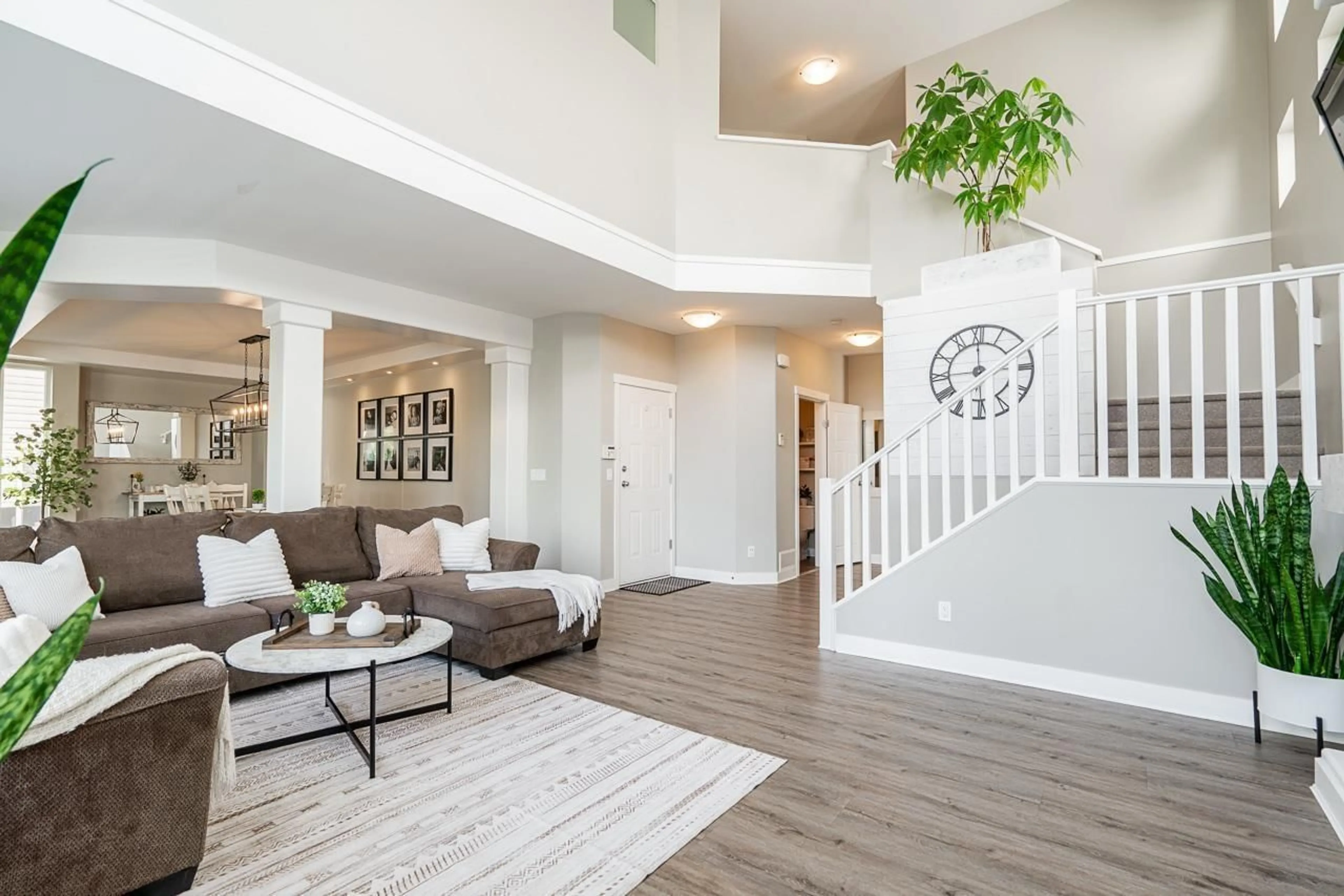 Indoor entryway for 2290 CHARDONNAY, Abbotsford British Columbia V4X0A6
