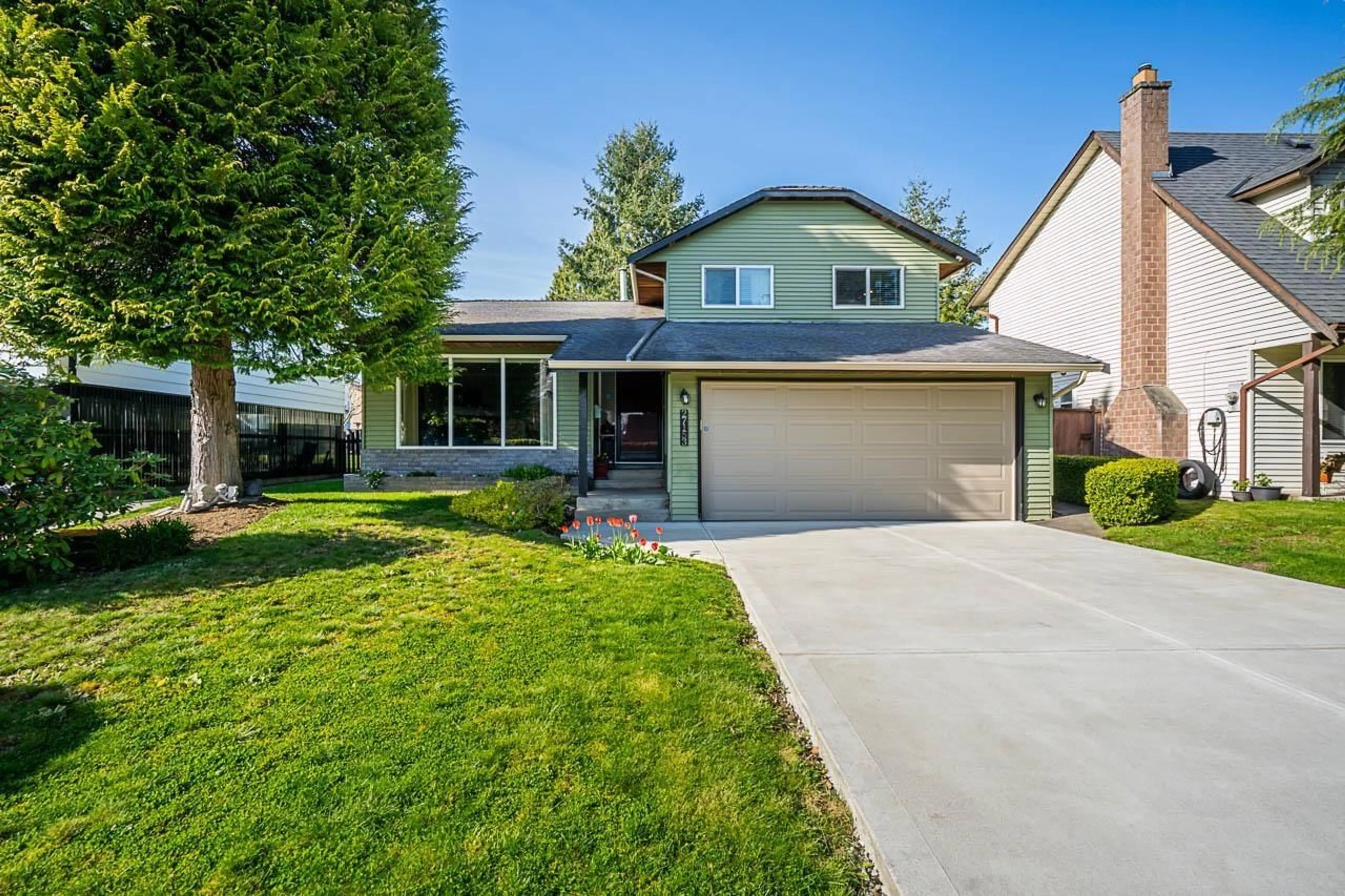 Home with vinyl exterior material, street for 27153 33A, Langley British Columbia V4W3H5