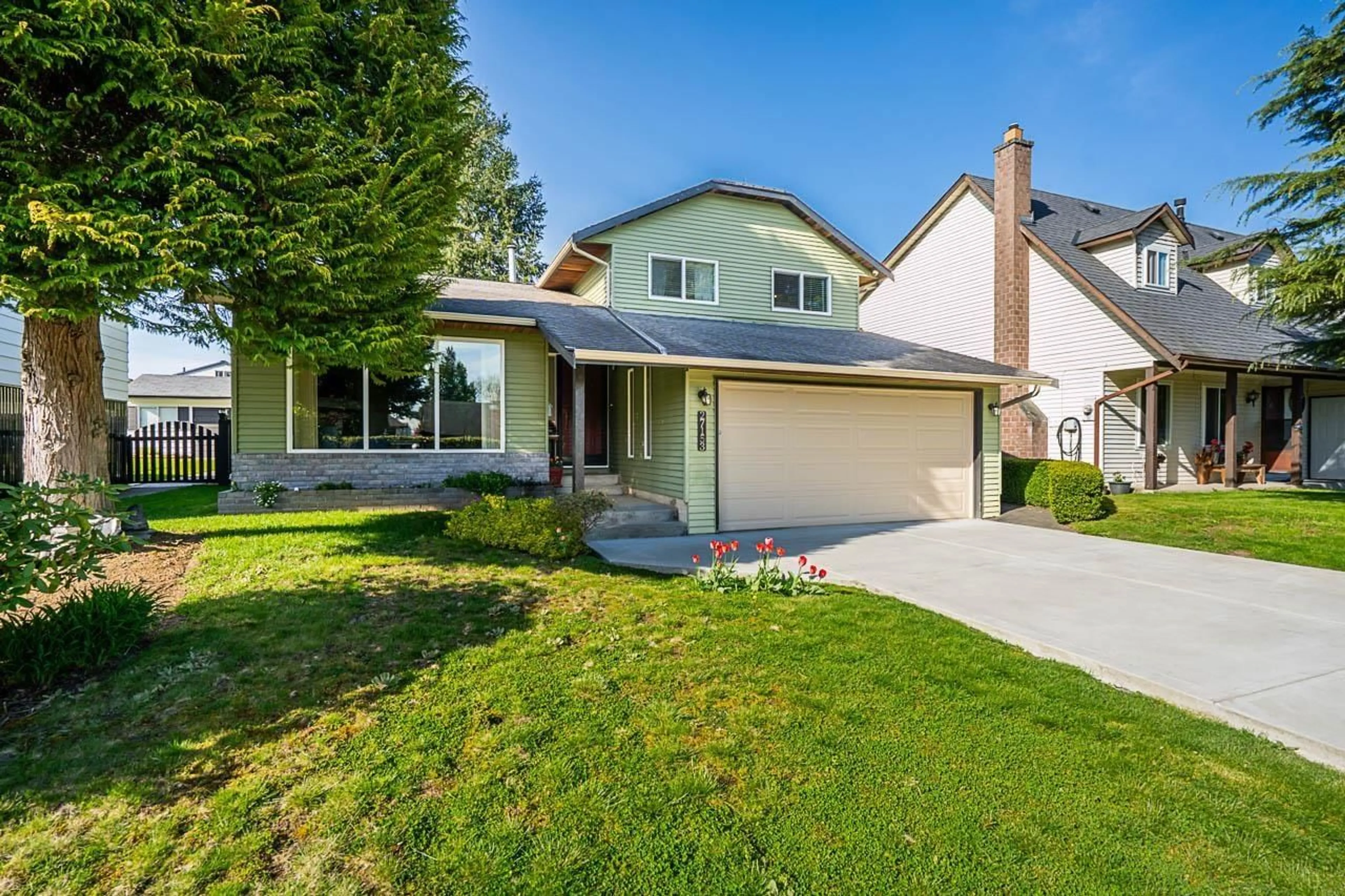 Home with vinyl exterior material, street for 27153 33A, Langley British Columbia V4W3H5