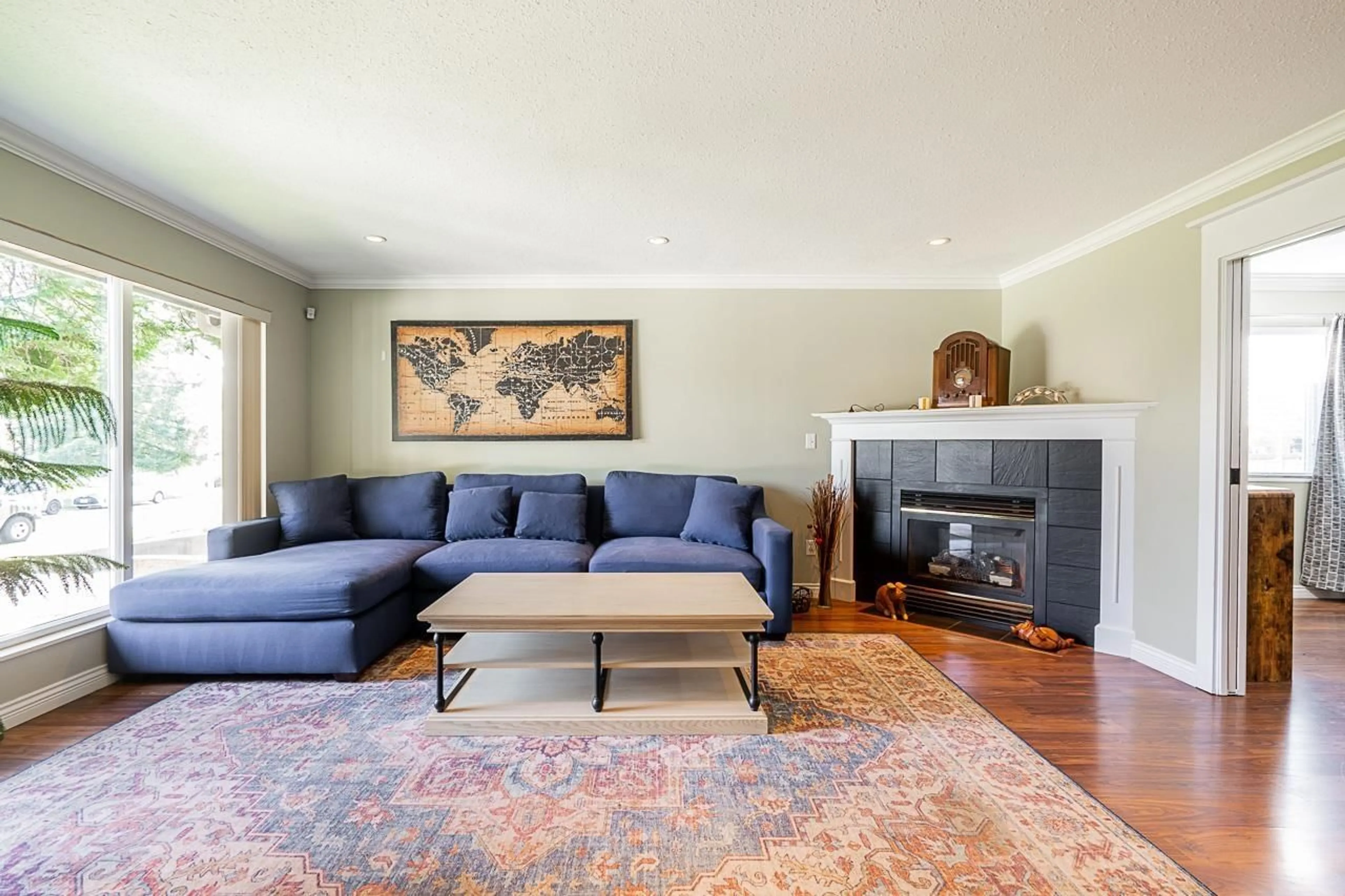 Living room with furniture, unknown for 27153 33A, Langley British Columbia V4W3H5