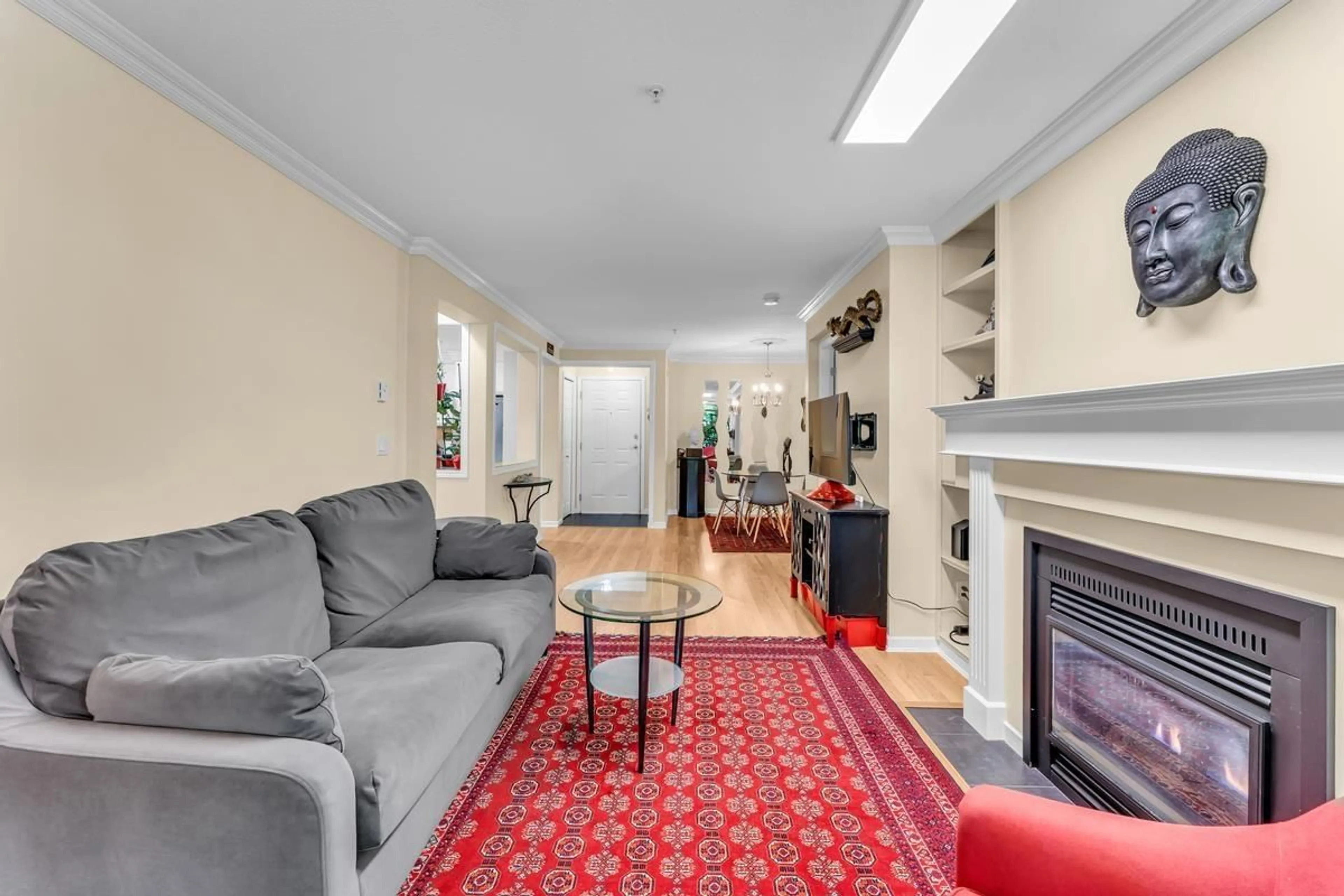 Living room with furniture, unknown for 302 - 15185 22, Surrey British Columbia V4A9T4