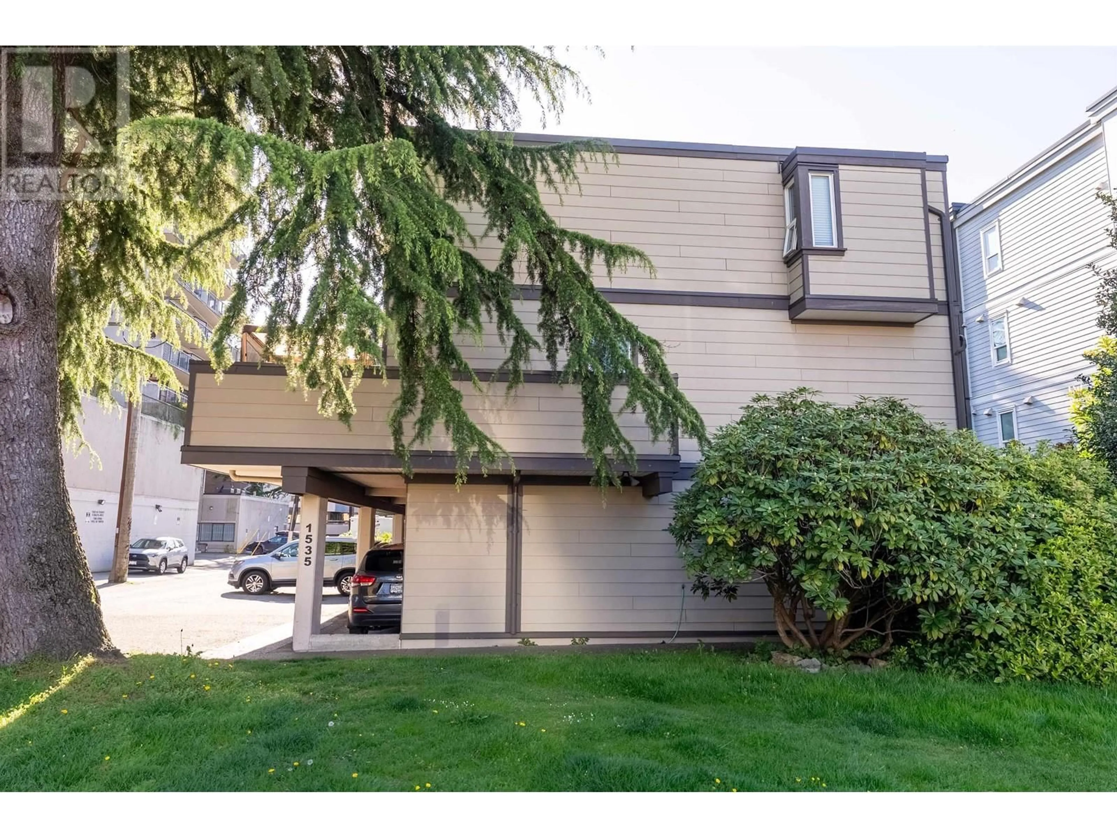 Unknown for 5 - 1535 ST. GEORGES AVENUE, North Vancouver British Columbia V7L3J6