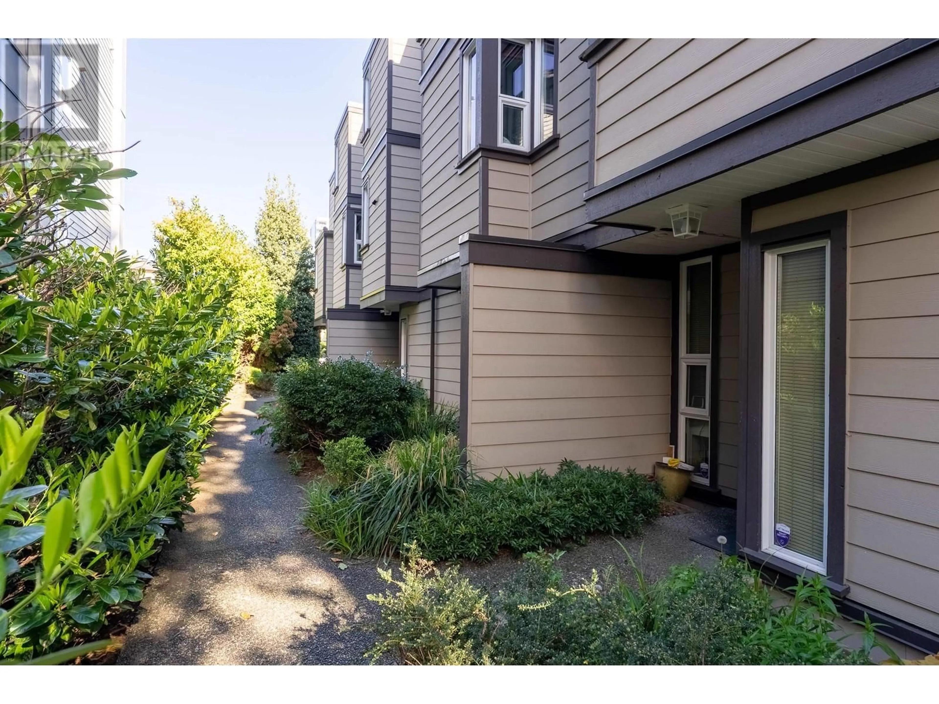 Unknown for 5 - 1535 ST. GEORGES AVENUE, North Vancouver British Columbia V7L3J6