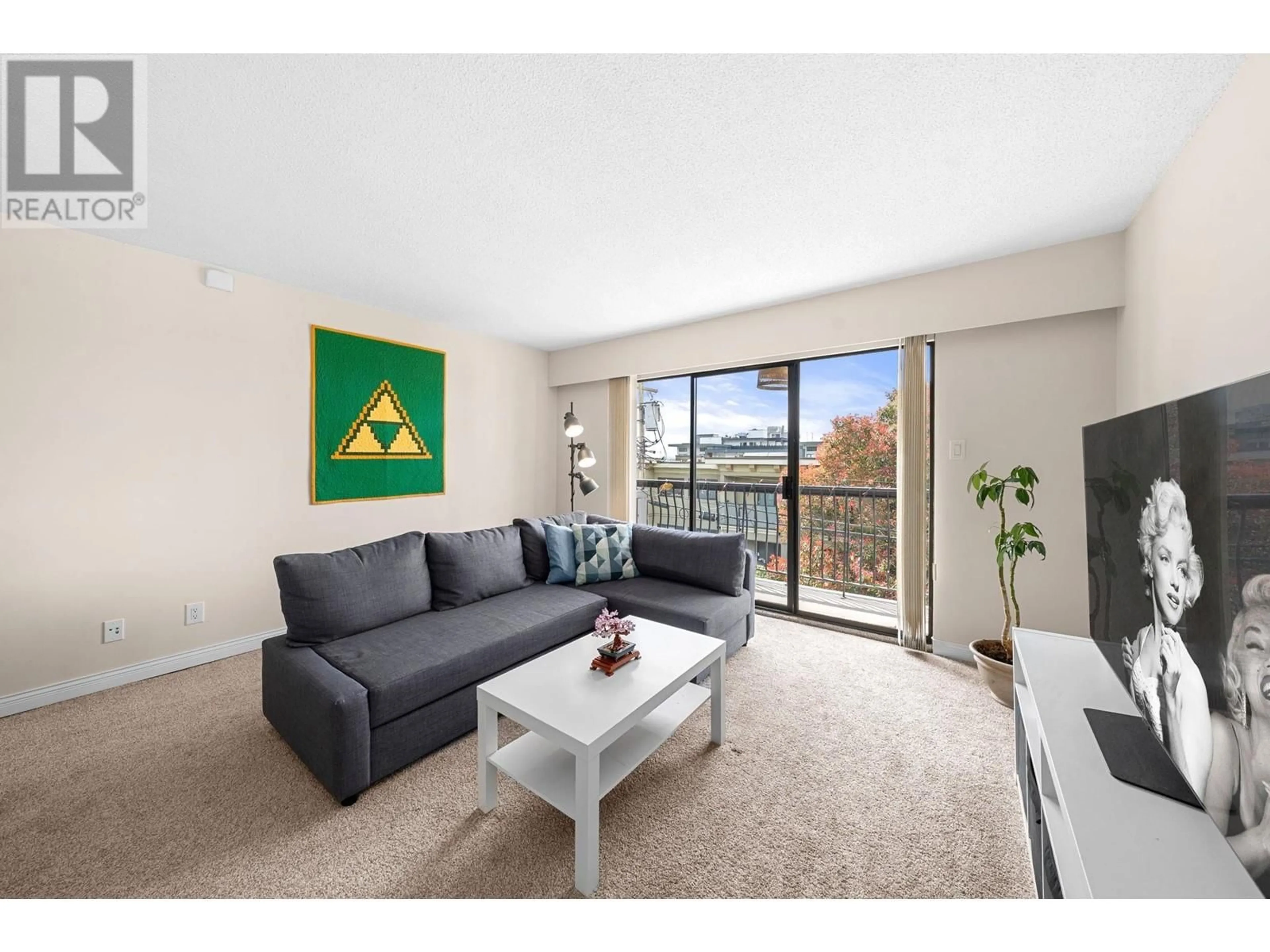 Living room with furniture, unknown for 8 - 137 5TH STREET, North Vancouver British Columbia V7L1L3