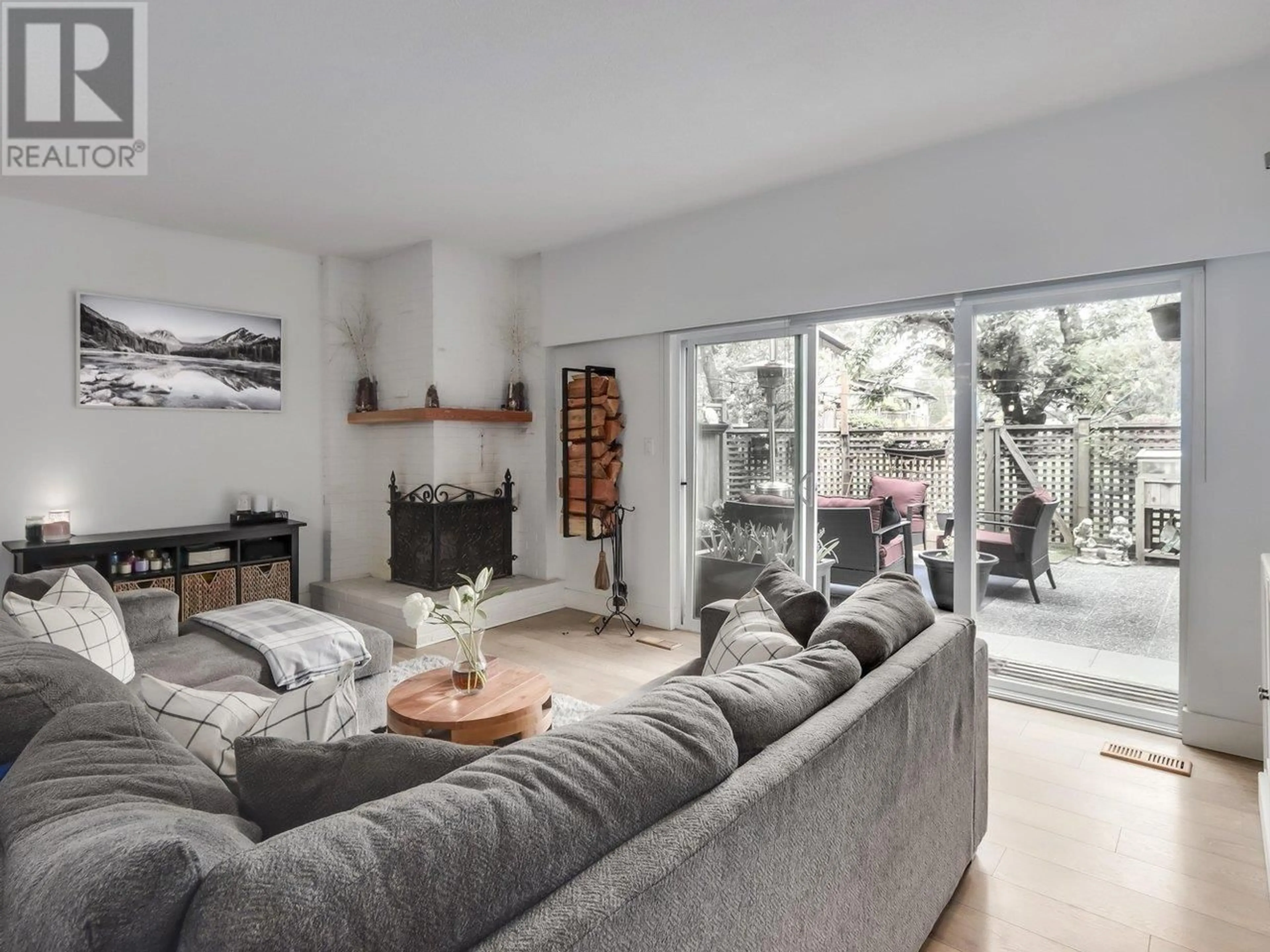 Living room with furniture, unknown for 139 - 3300 CAPILANO ROAD, North Vancouver British Columbia V7R4H8
