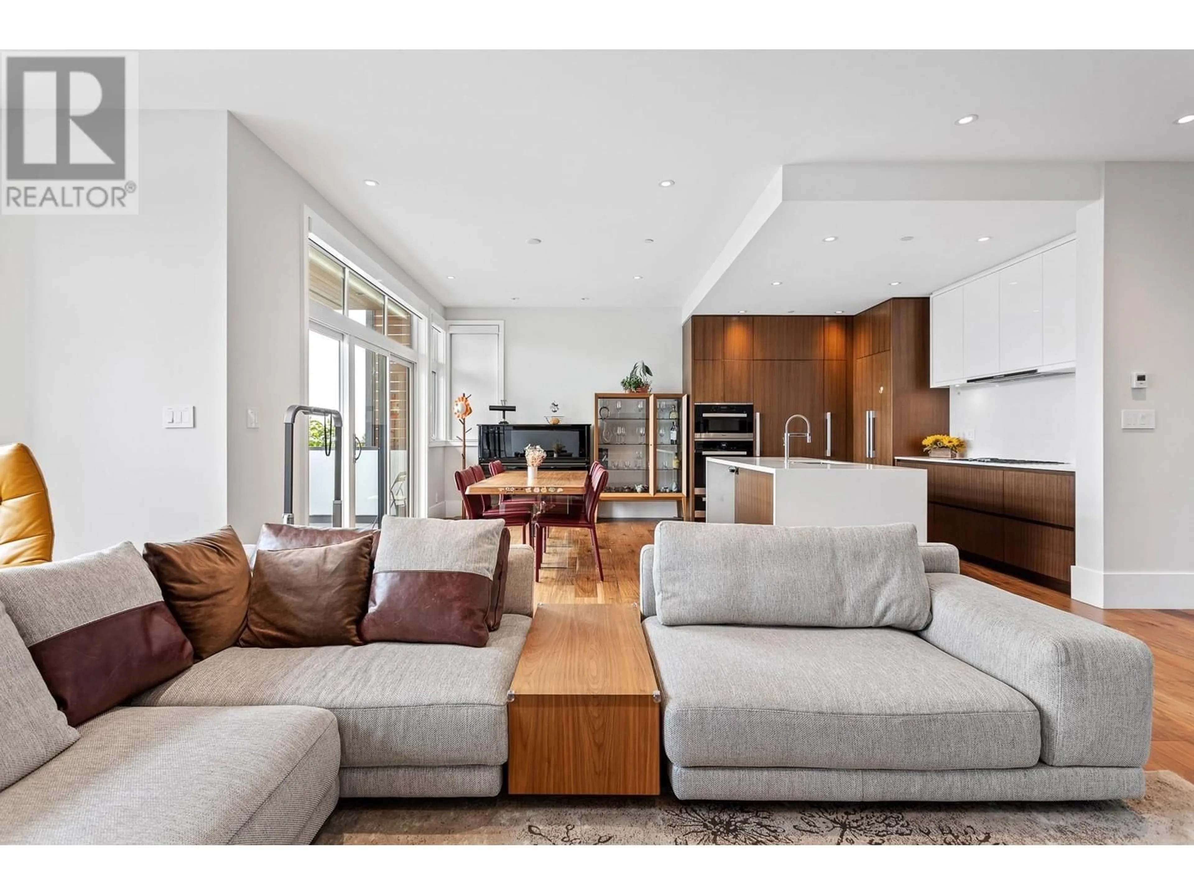 Living room with furniture, unknown for 2823 CHIPPENDALE ROAD, West Vancouver British Columbia V7S0A7
