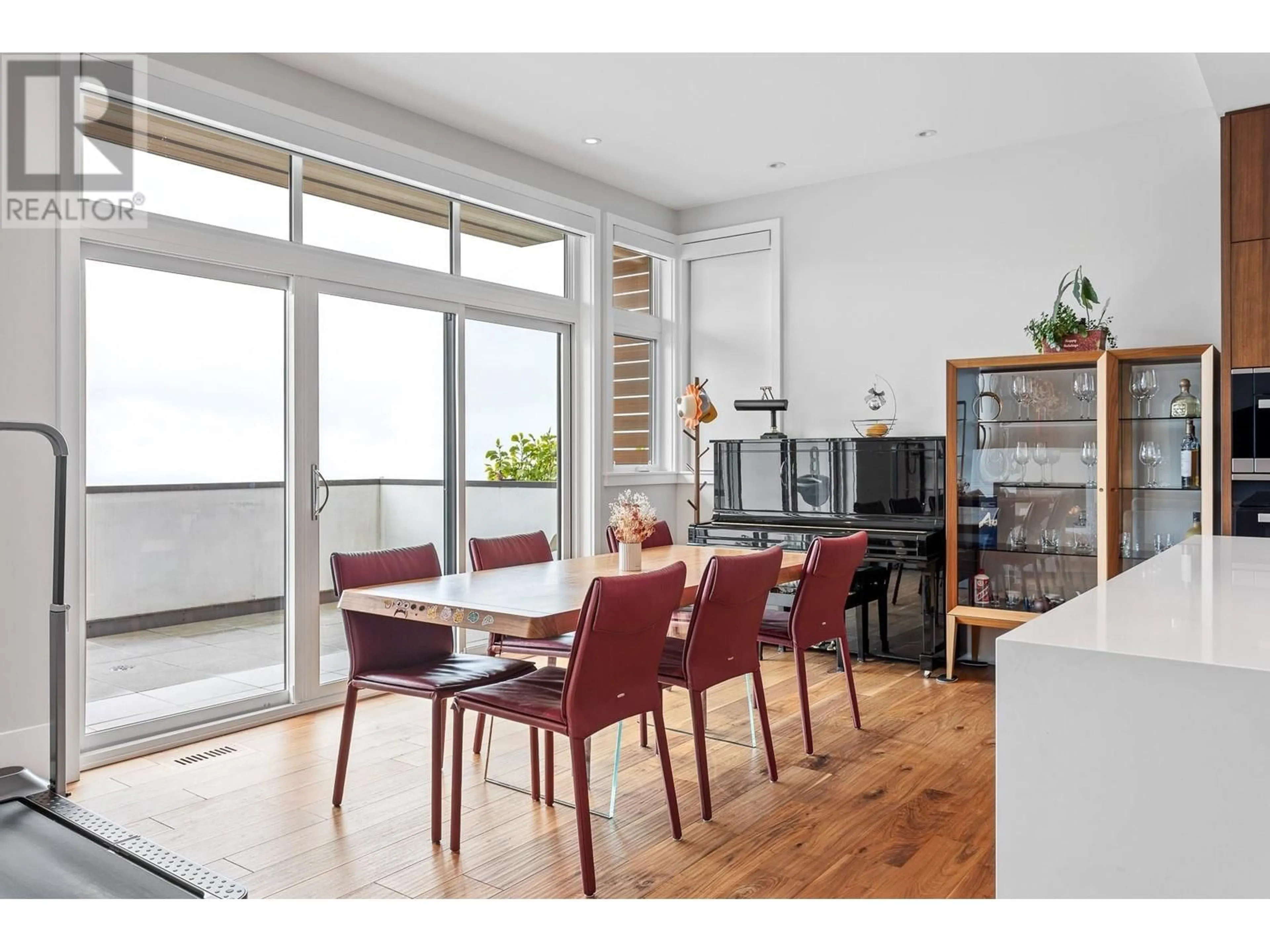 Dining room, wood/laminate floor for 2823 CHIPPENDALE ROAD, West Vancouver British Columbia V7S0A7