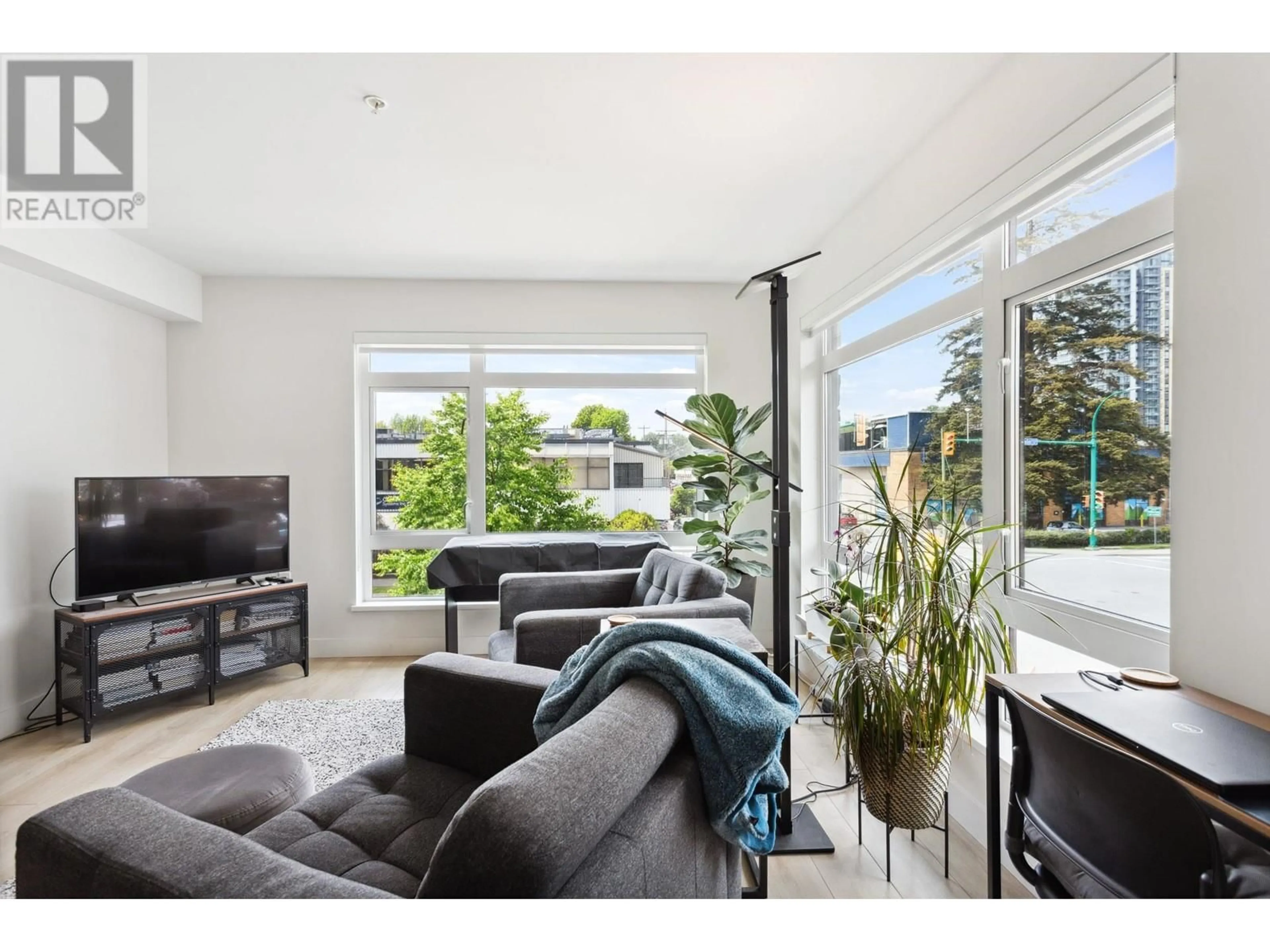 Living room with furniture, unknown for 208 - 1519 CROWN STREET, North Vancouver British Columbia V7J1G6