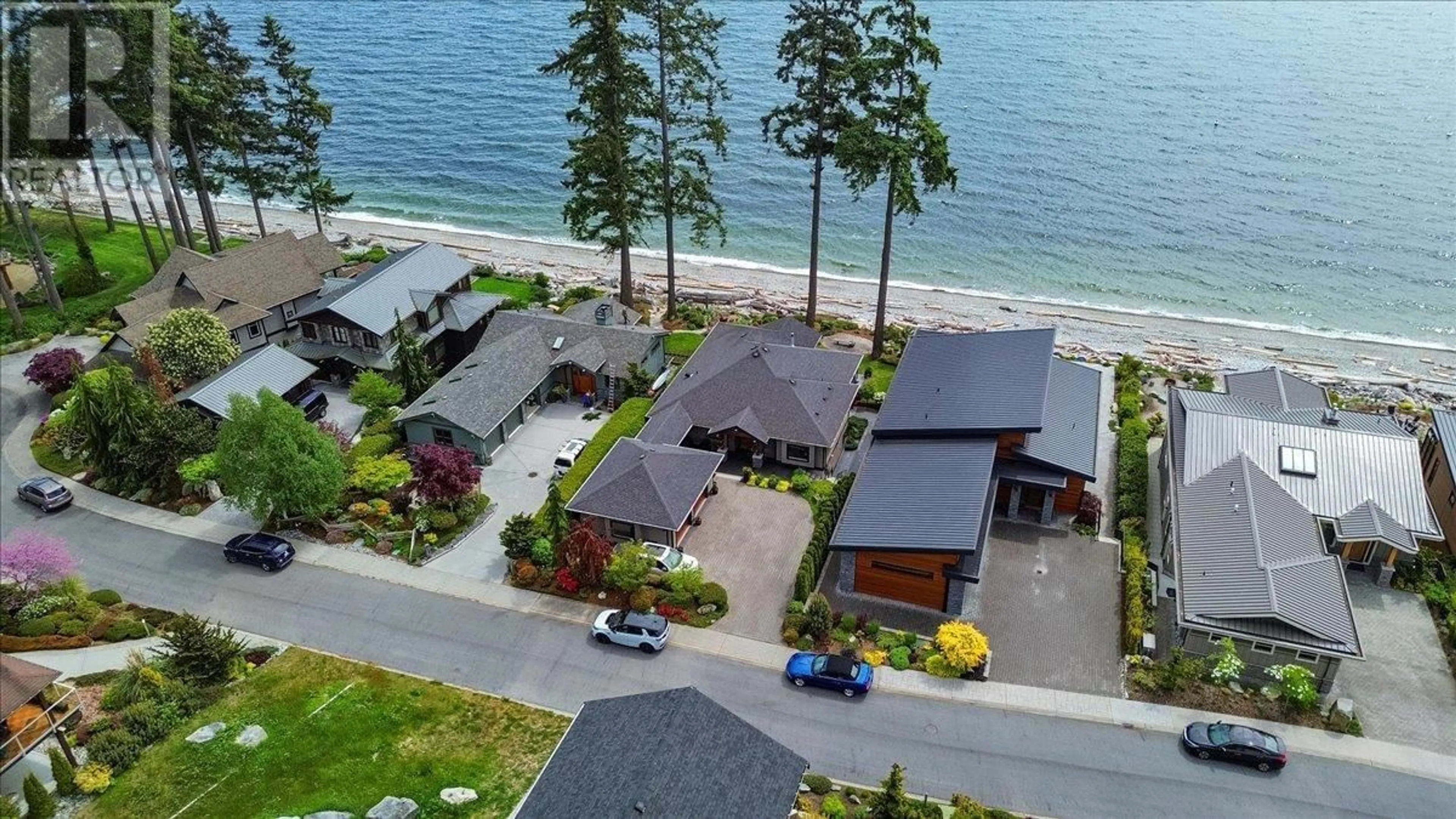 A pic from outside/outdoor area/front of a property/back of a property/a pic from drone, water/lake/river/ocean view for 6015 SILVERSTONE LANE, Sechelt British Columbia V7Z0T8