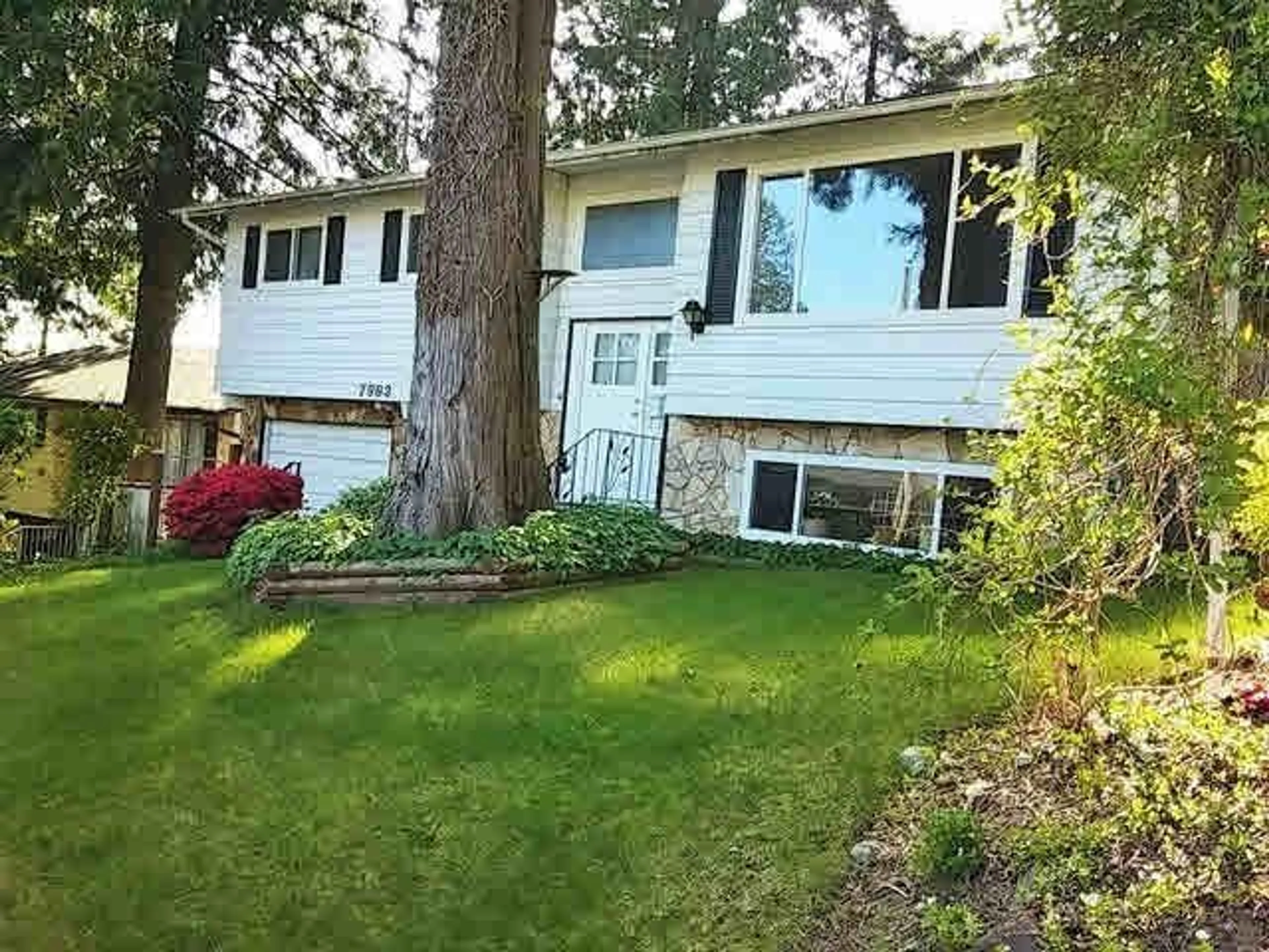 Home with vinyl exterior material, unknown for 7983 DUNSMUIR, Mission British Columbia V2V4S2