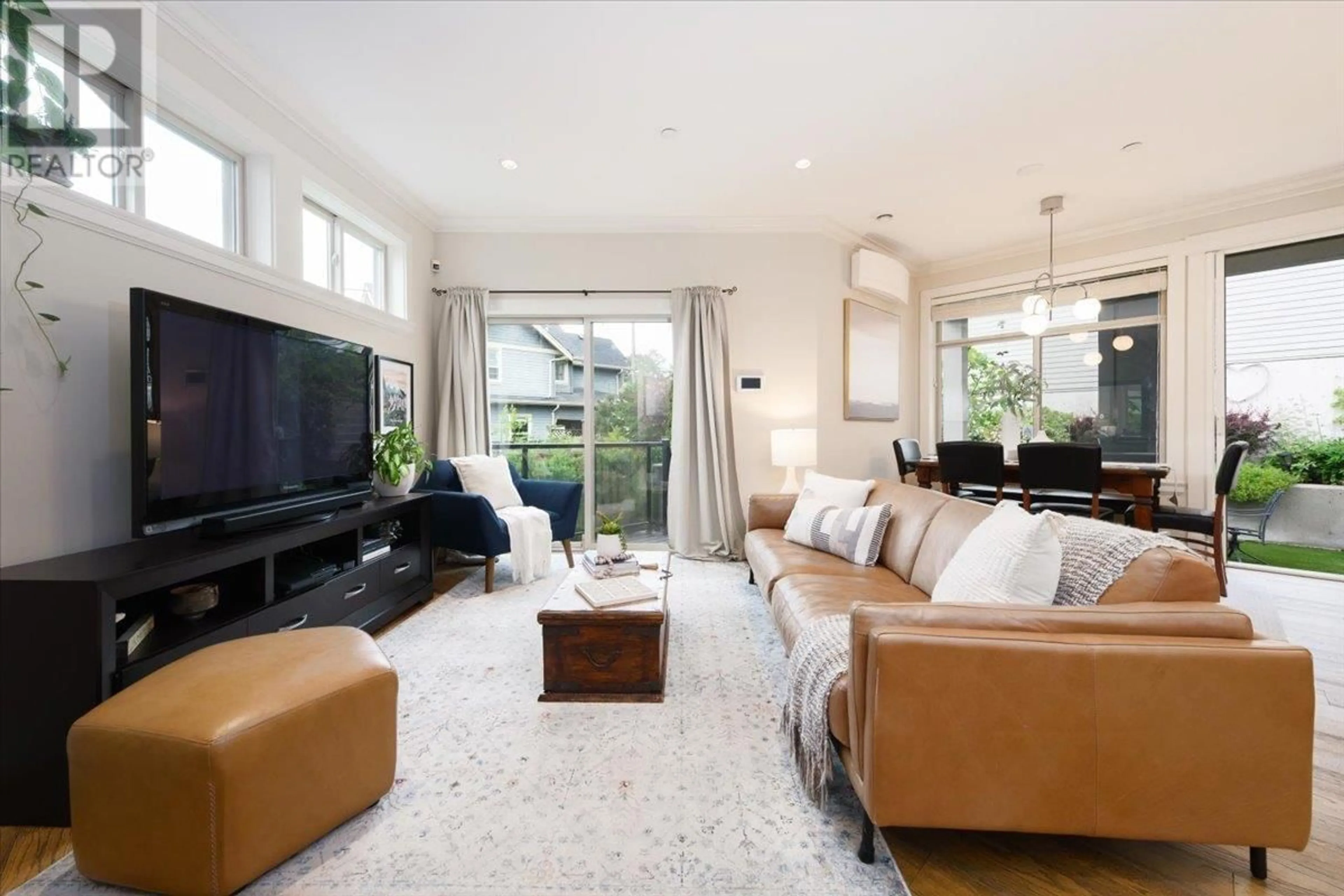 Living room with furniture, unknown for 640 15TH STREET, North Vancouver British Columbia V7M1S9