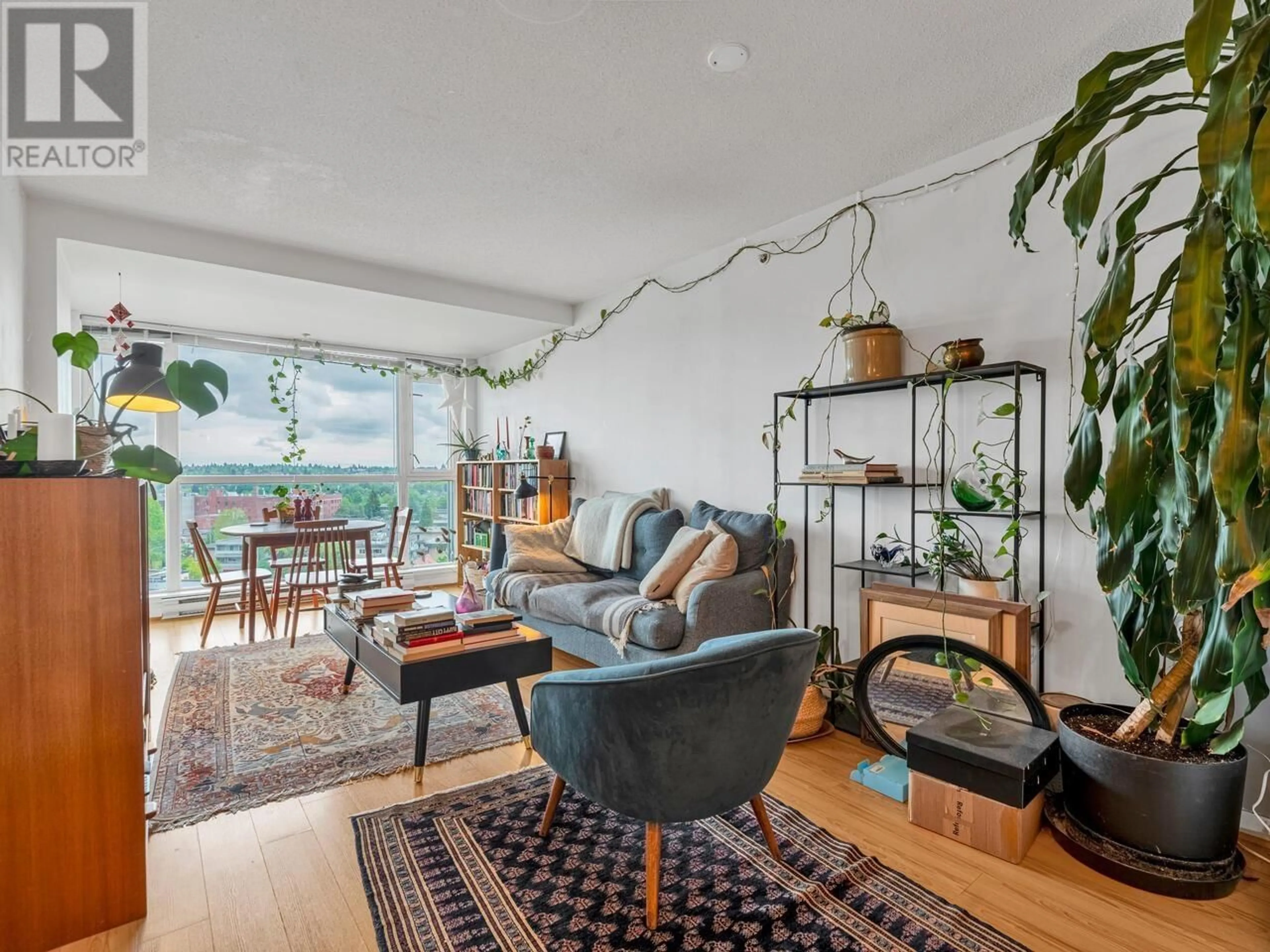 Living room with furniture, unknown for 1007 - 2770 SOPHIA STREET, Vancouver British Columbia V5T0A4