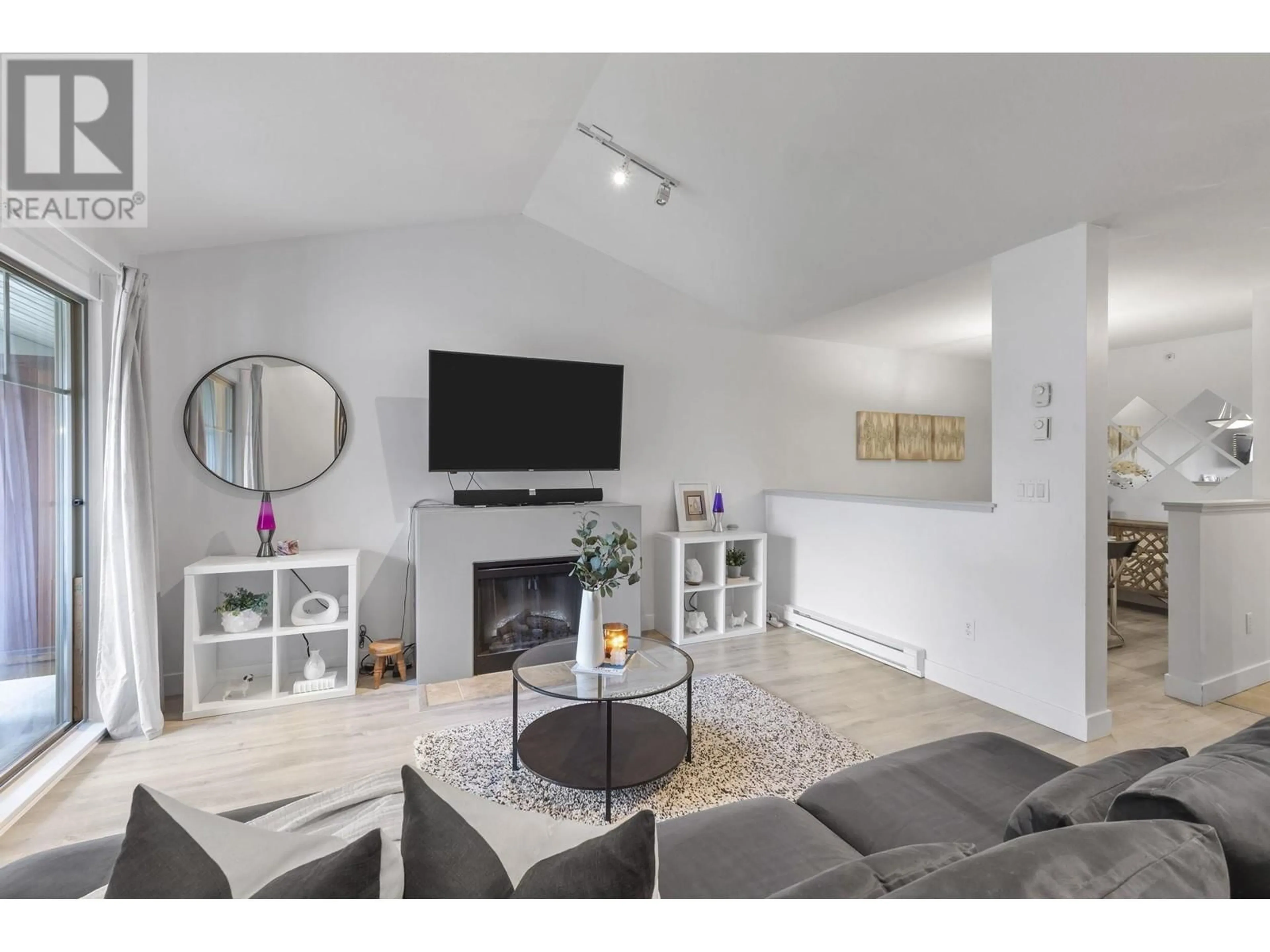 Living room with furniture, wood/laminate floor for 402 - 12248 224 STREET, Maple Ridge British Columbia V2X8W6