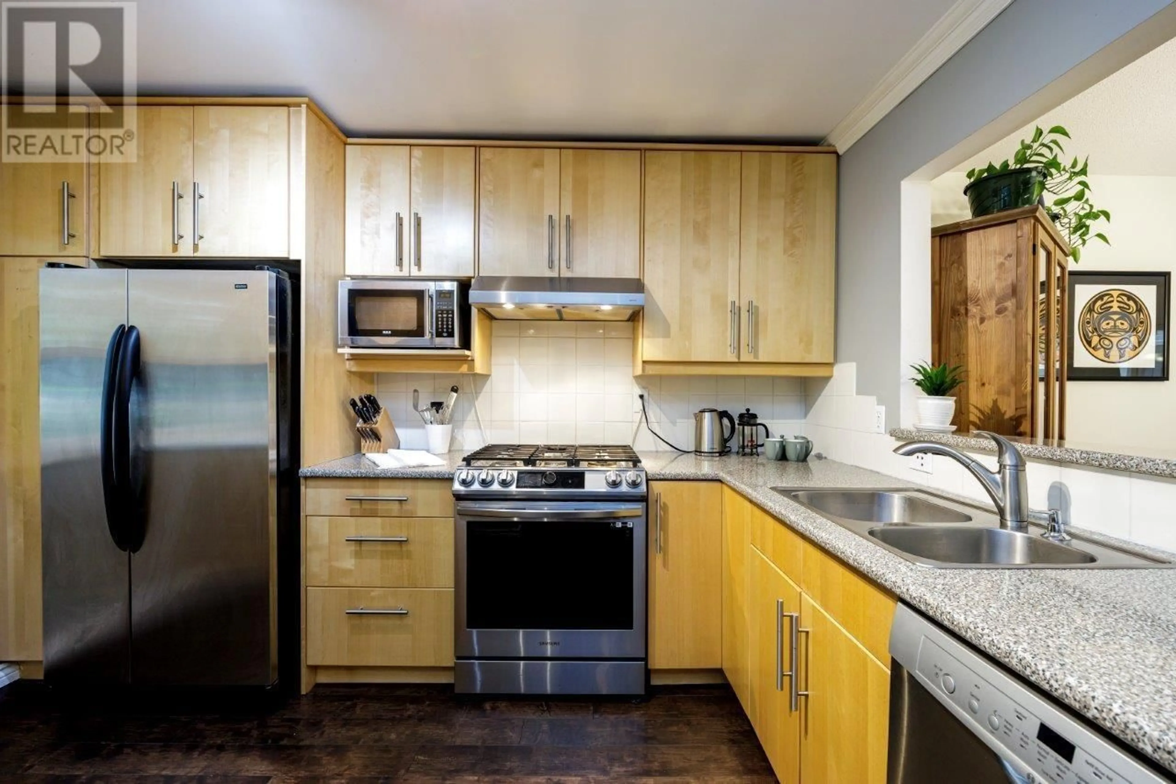 Standard kitchen, unknown for 4607 HOSKINS ROAD, North Vancouver British Columbia V7K2R2
