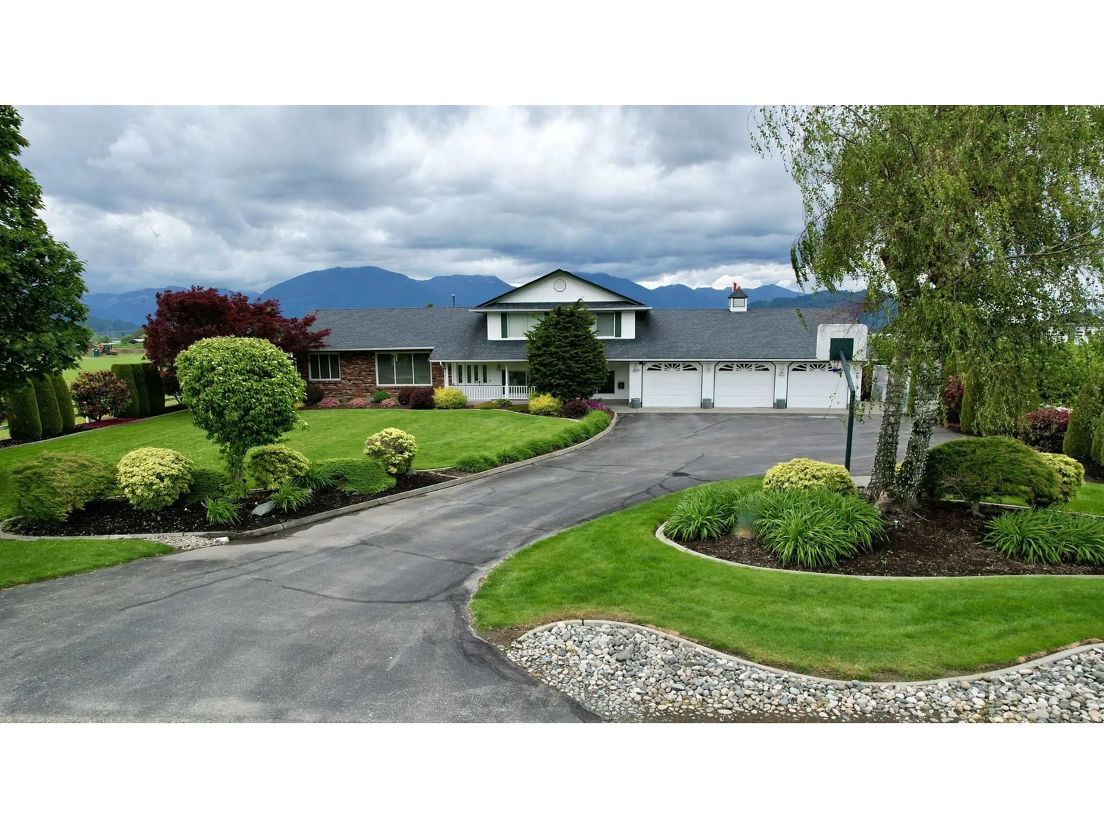 A pic from outside/outdoor area/front of a property/back of a property/a pic from drone, mountain view for 42277 SINCLAIR ROAD, Chilliwack British Columbia V2R4N8