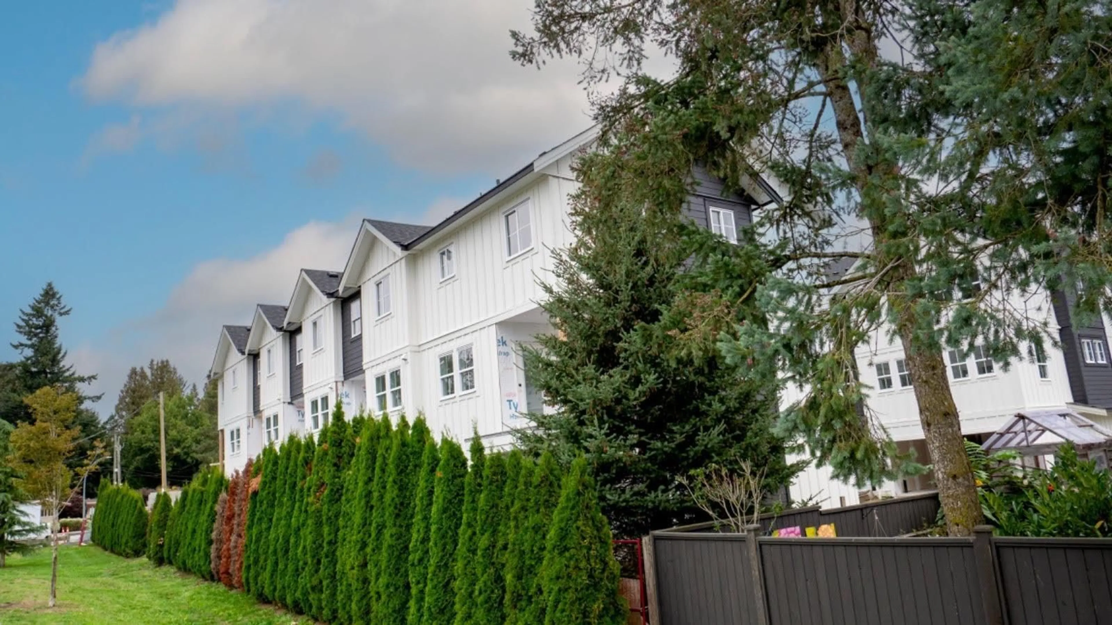 A pic from outside/outdoor area/front of a property/back of a property/a pic from drone, street for 2 - 2360 CRESCENT, Abbotsford British Columbia V2S3M2