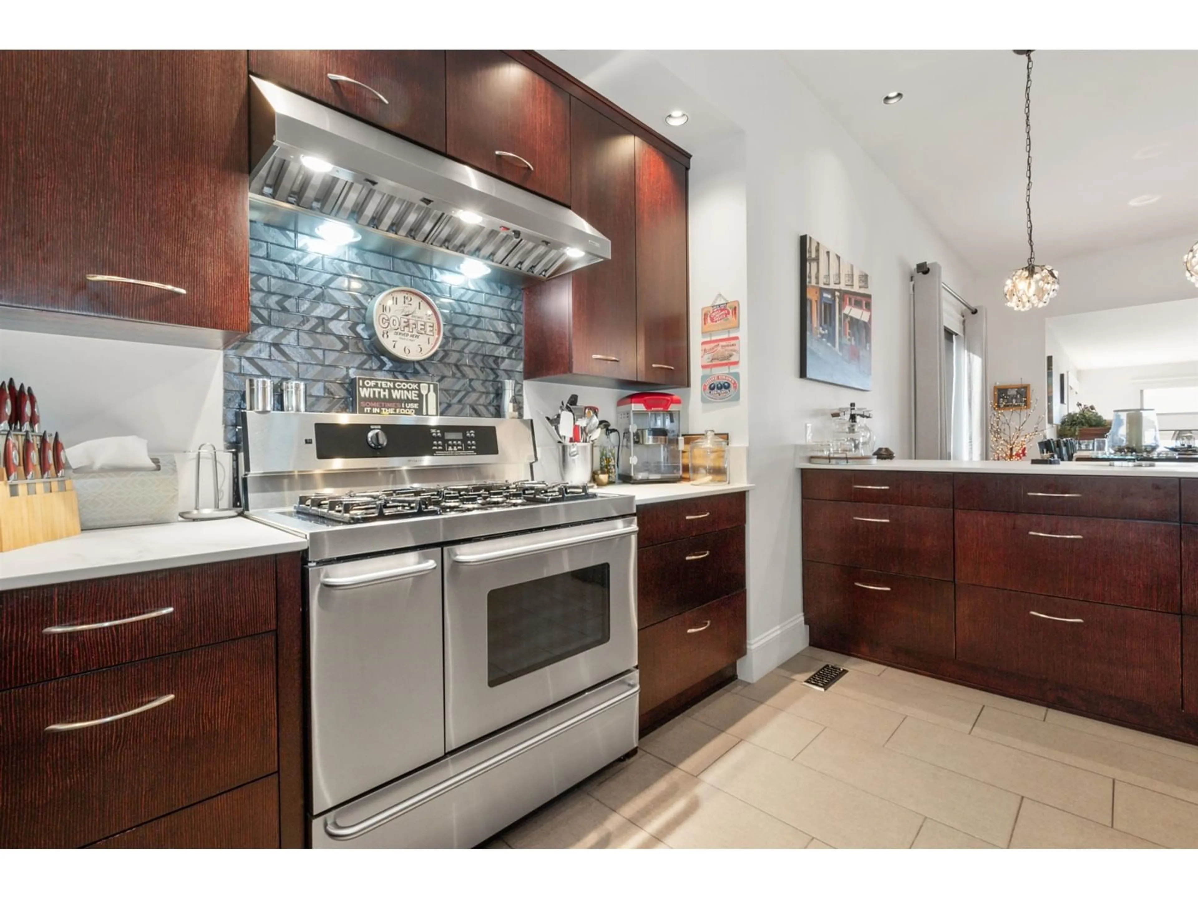 Contemporary kitchen, ceramic/tile floor for 152 - 51075 FALLS COURT, Chilliwack British Columbia V4Z1K7