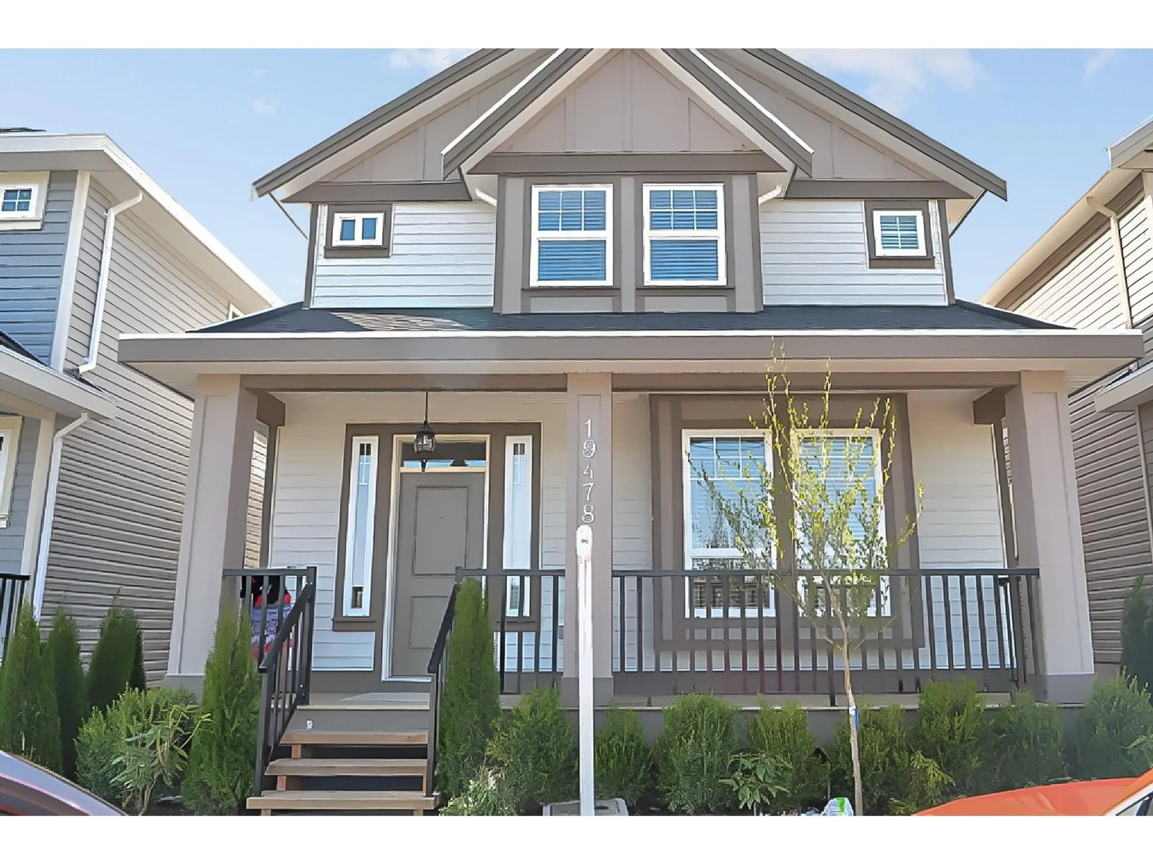 Home with vinyl exterior material, street for 19478 72, Surrey British Columbia V4N5Z4