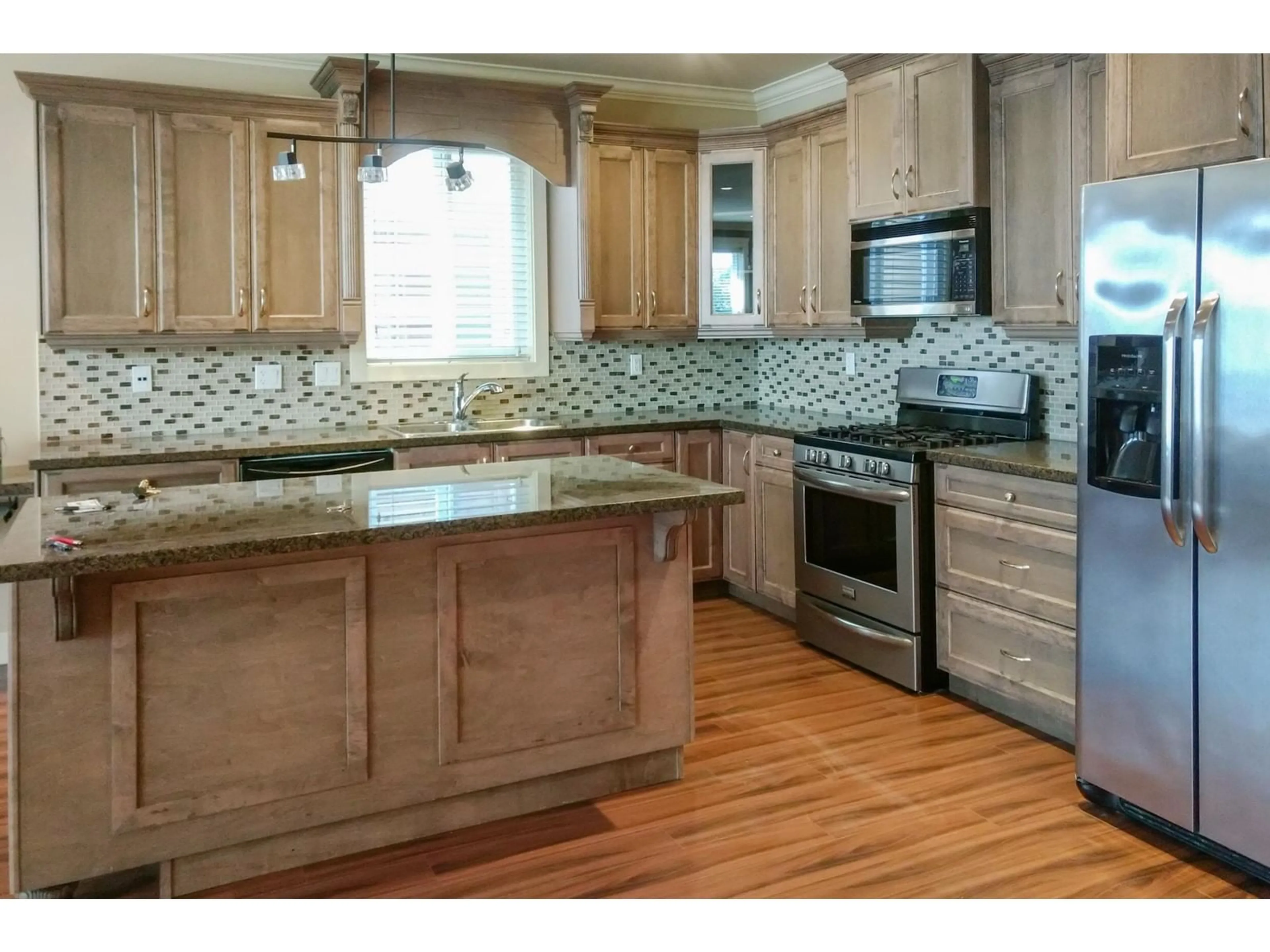 Open concept kitchen, unknown for 19478 72, Surrey British Columbia V4N5Z4