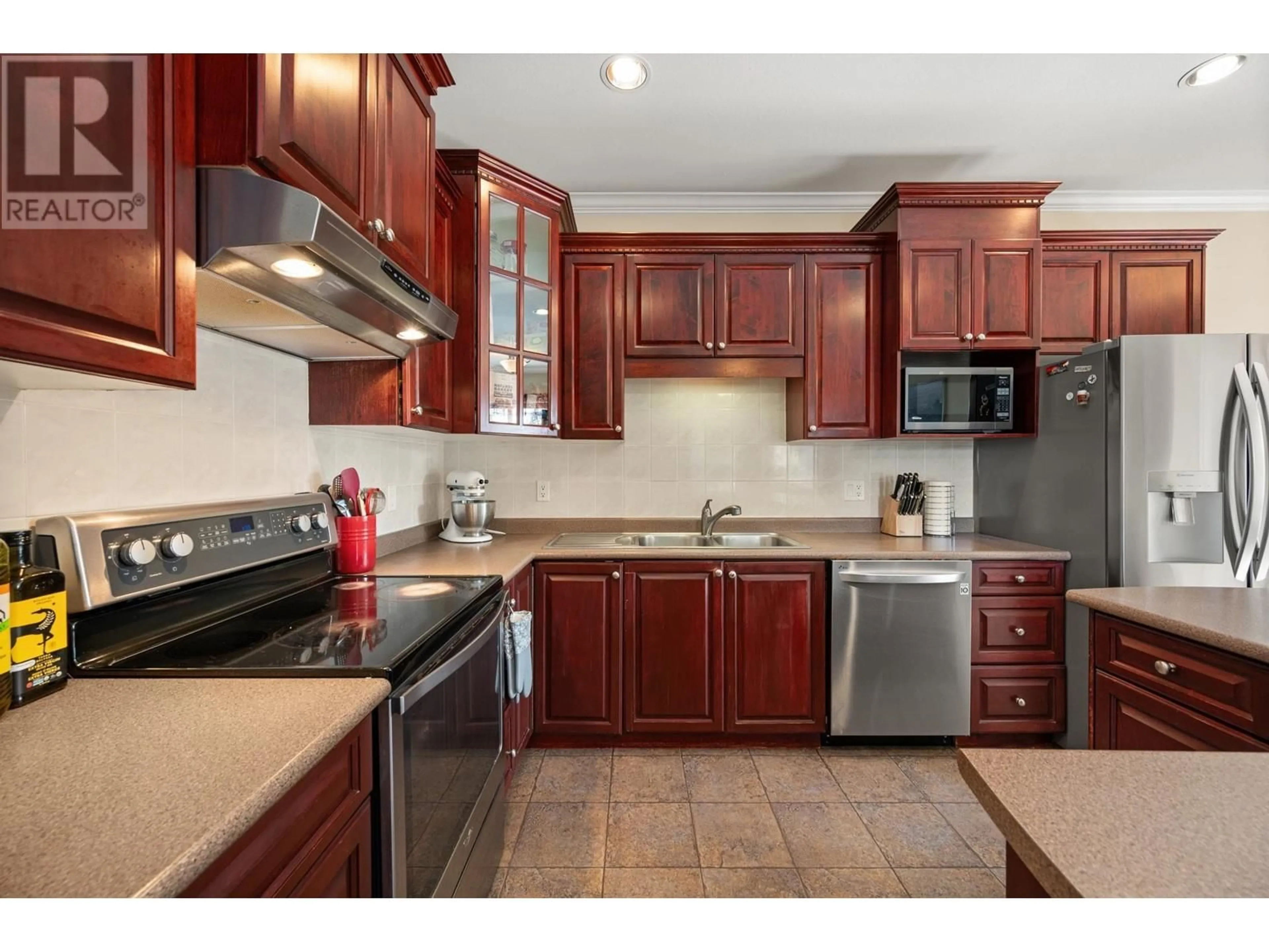 Standard kitchen, unknown for 1910 LINCOLN AVENUE, Port Coquitlam British Columbia V3B2J9
