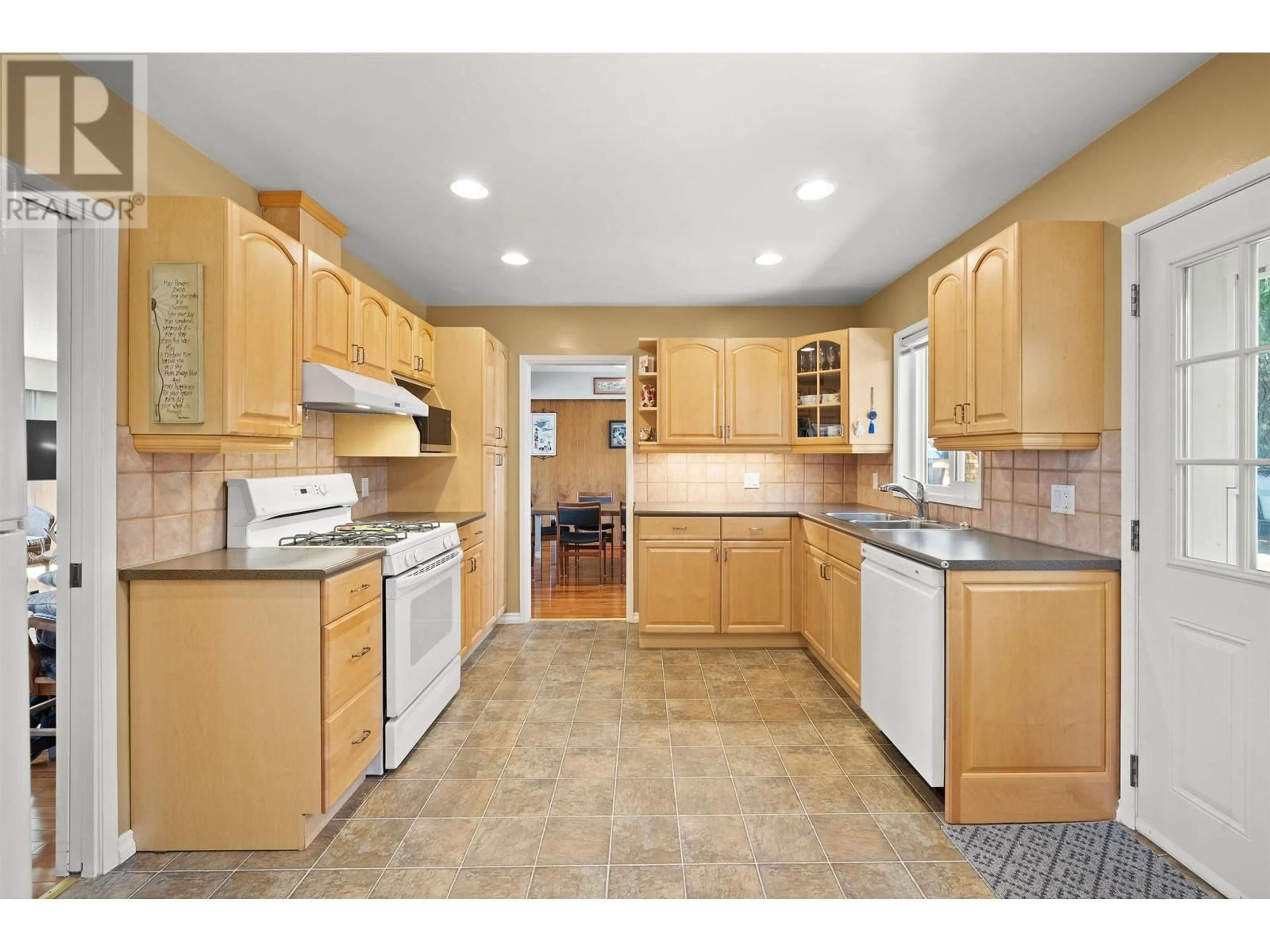 Open concept kitchen, ceramic/tile floor for 83 MOTT CRESCENT, New Westminster British Columbia V3L4L8