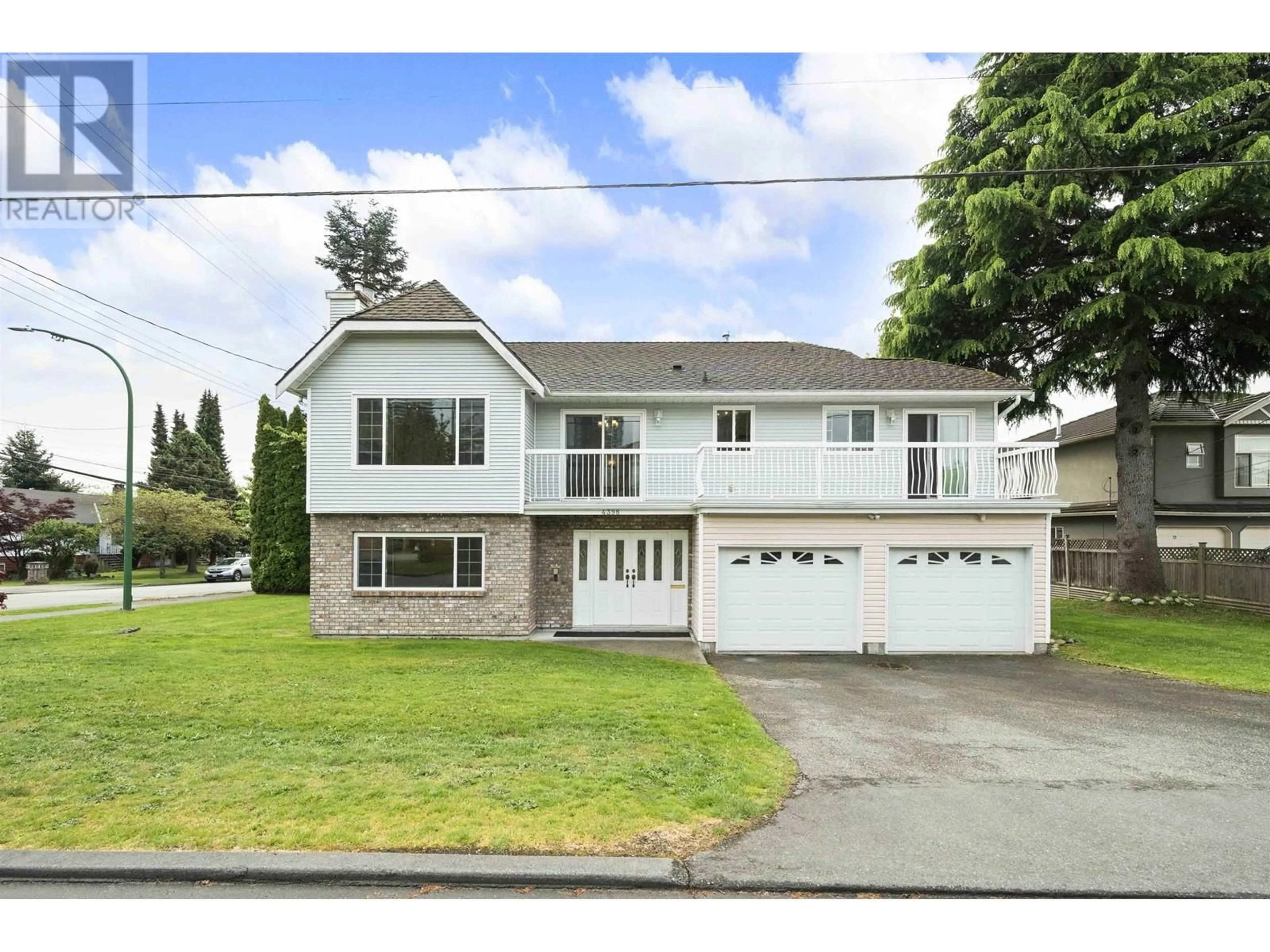 Home with vinyl exterior material, street for 4398 HURST STREET, Burnaby British Columbia V5J1M9