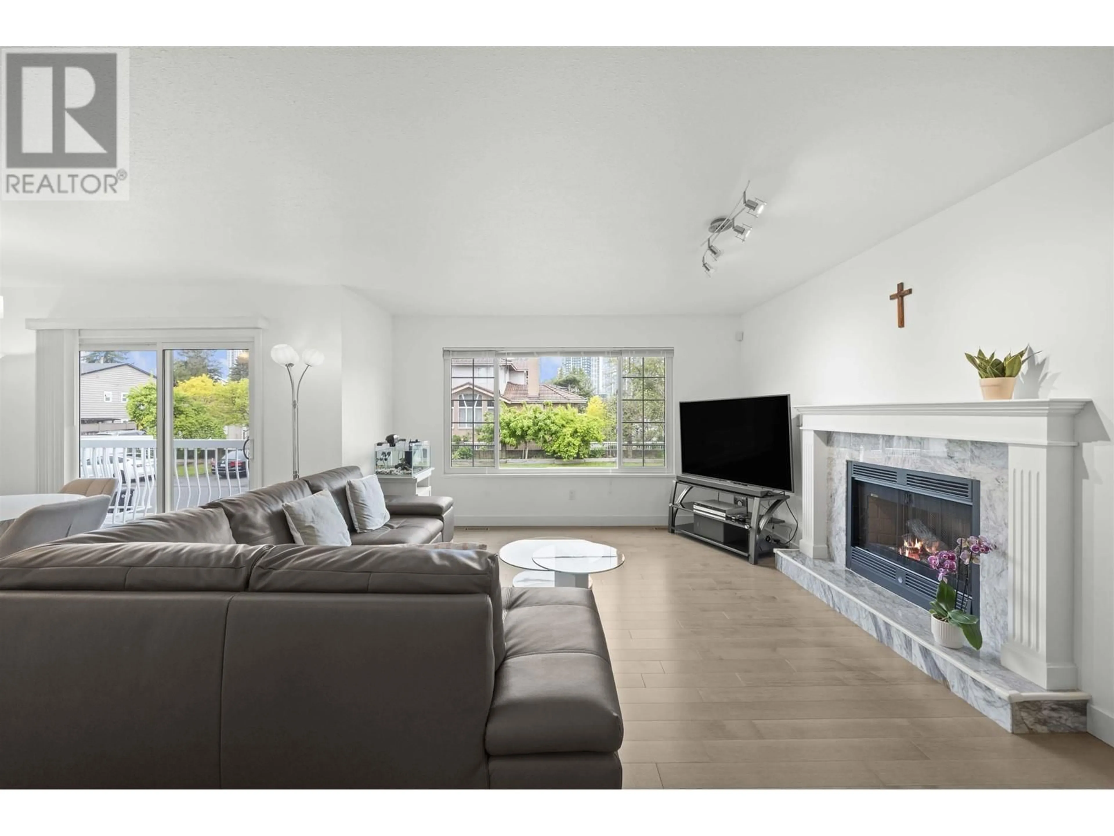 Living room with furniture, unknown for 4398 HURST STREET, Burnaby British Columbia V5J1M9