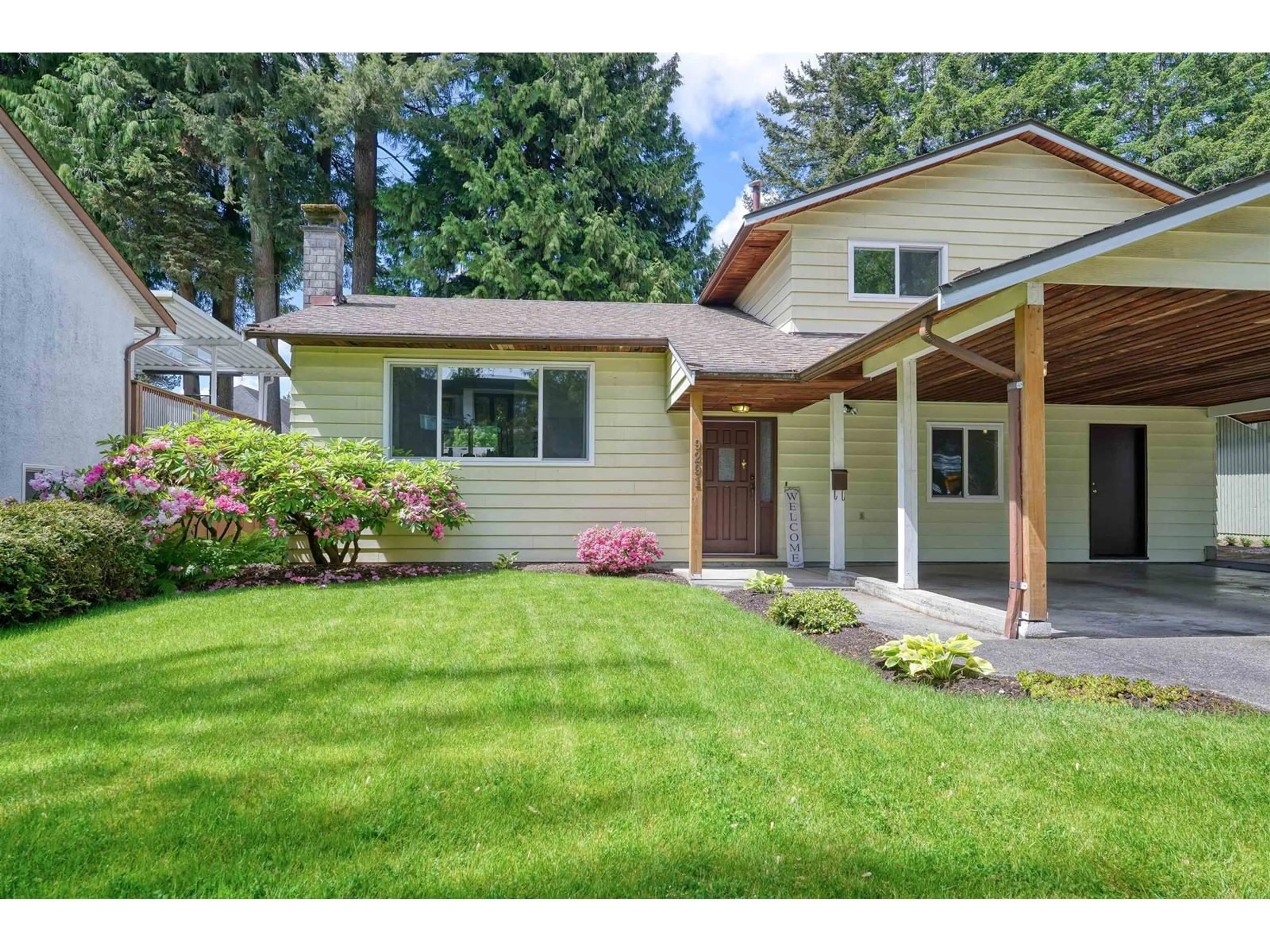 Home with vinyl exterior material, street for 9291 149, Surrey British Columbia V3A7B2