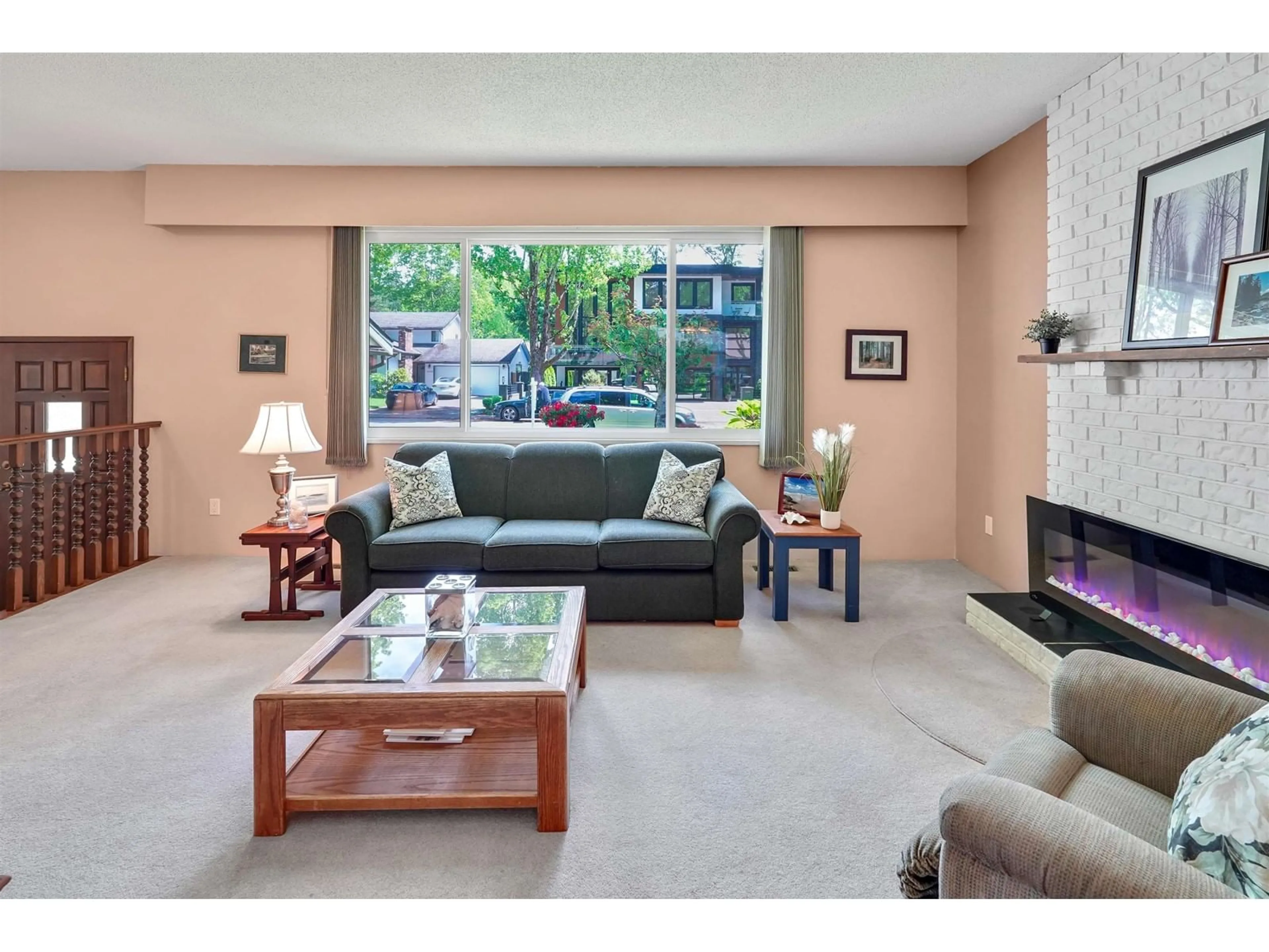 Living room with furniture, unknown for 9291 149, Surrey British Columbia V3A7B2