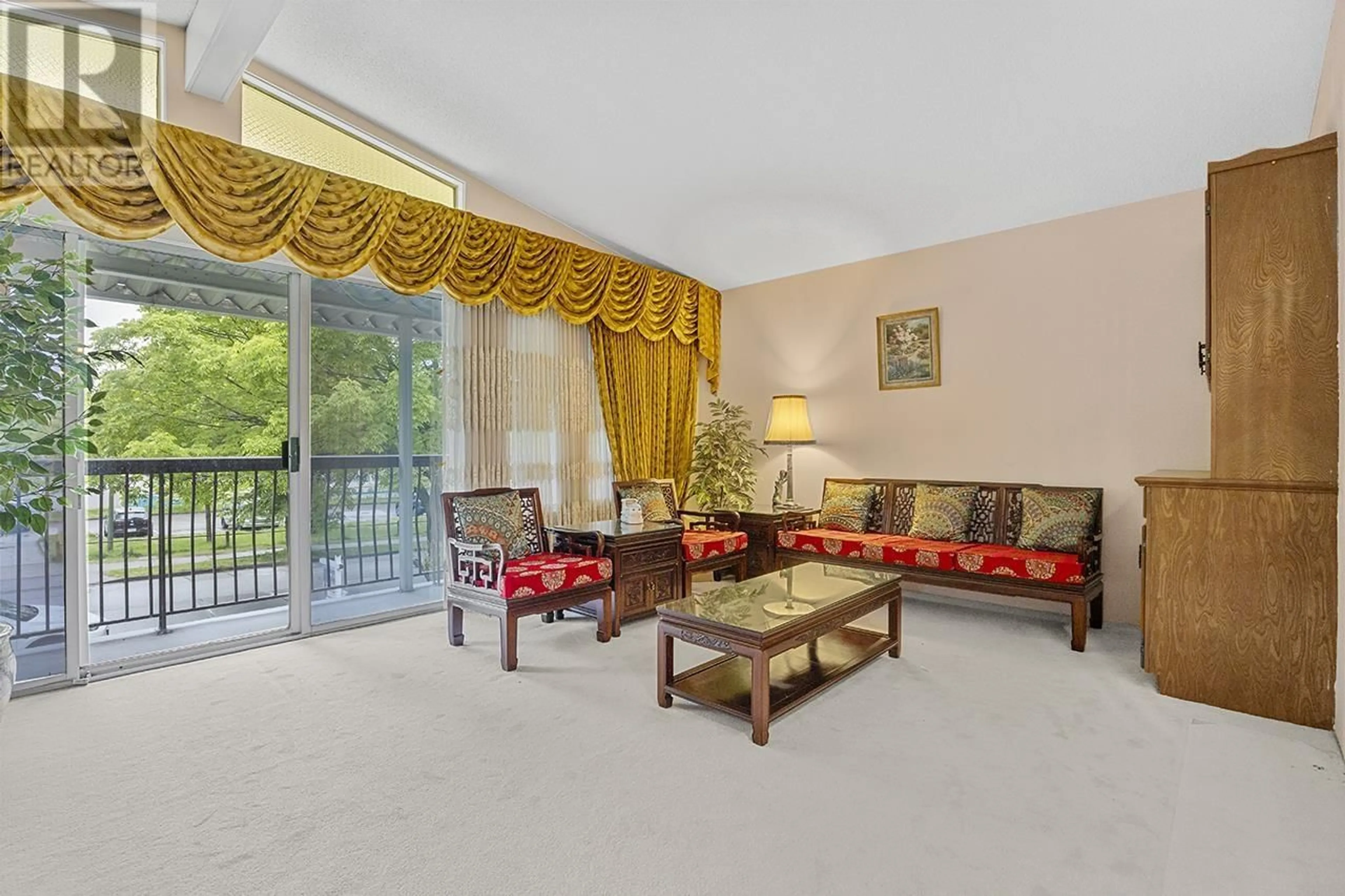 Living room with furniture, carpet floor for 919 39TH AVENUE, Vancouver British Columbia V5W1K7
