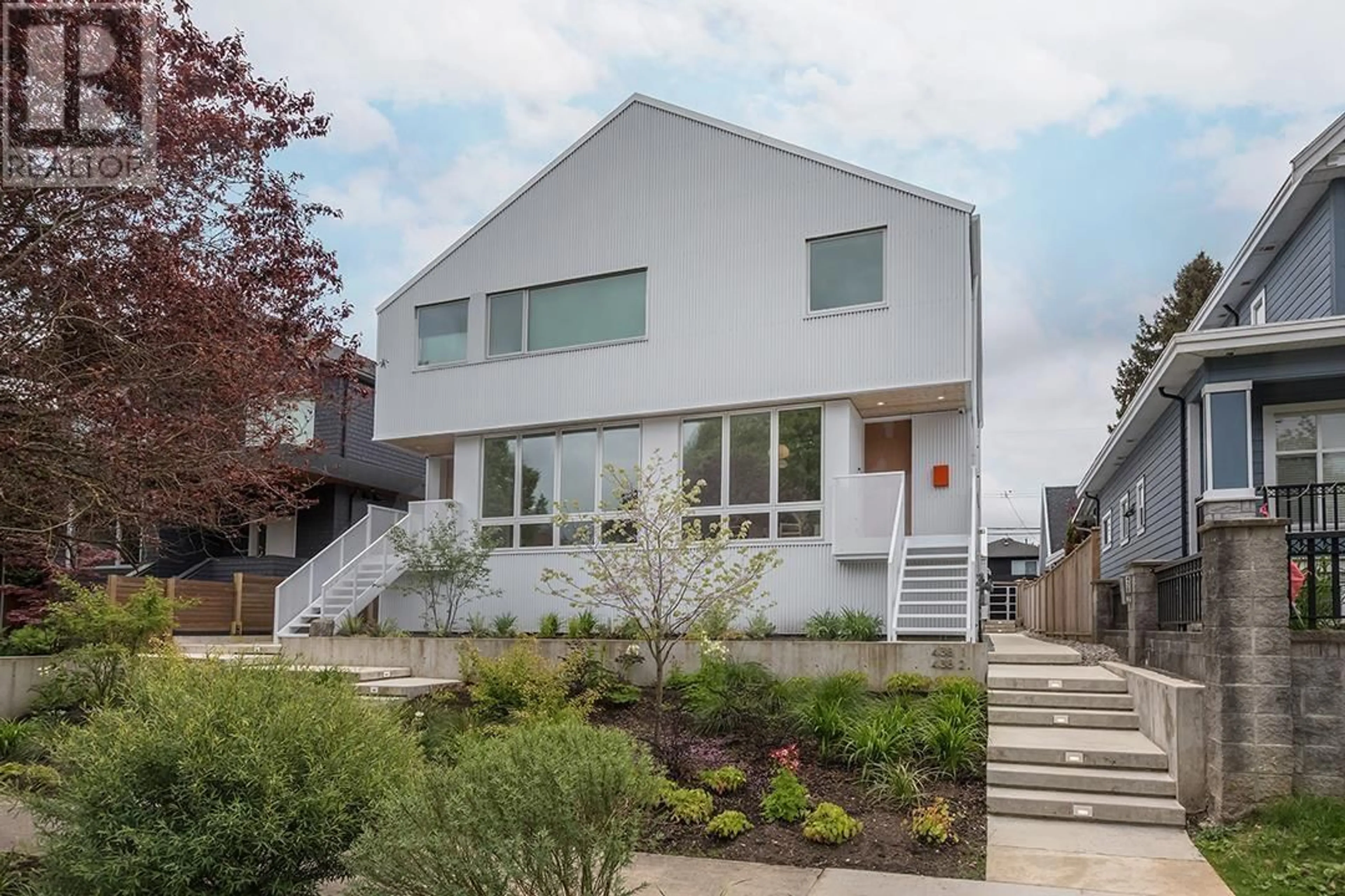 Home with vinyl exterior material, street for 438 37TH AVENUE, Vancouver British Columbia V5W1E9