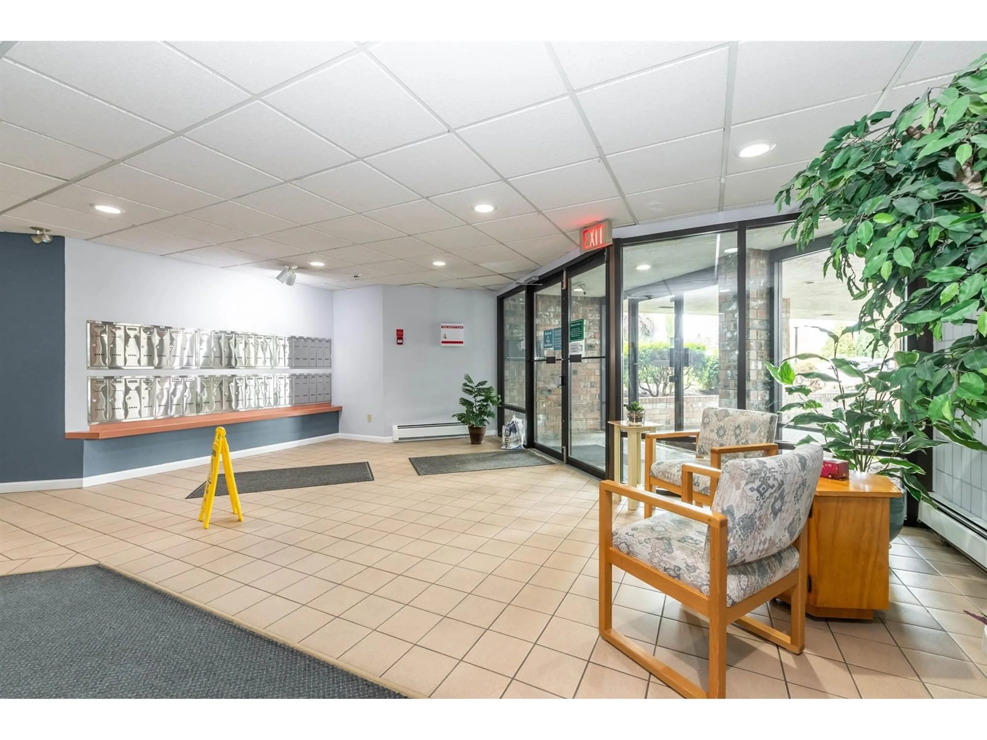 Indoor foyer for 214 - 8725 ELM DRIVE, Chilliwack British Columbia V2P4Y3