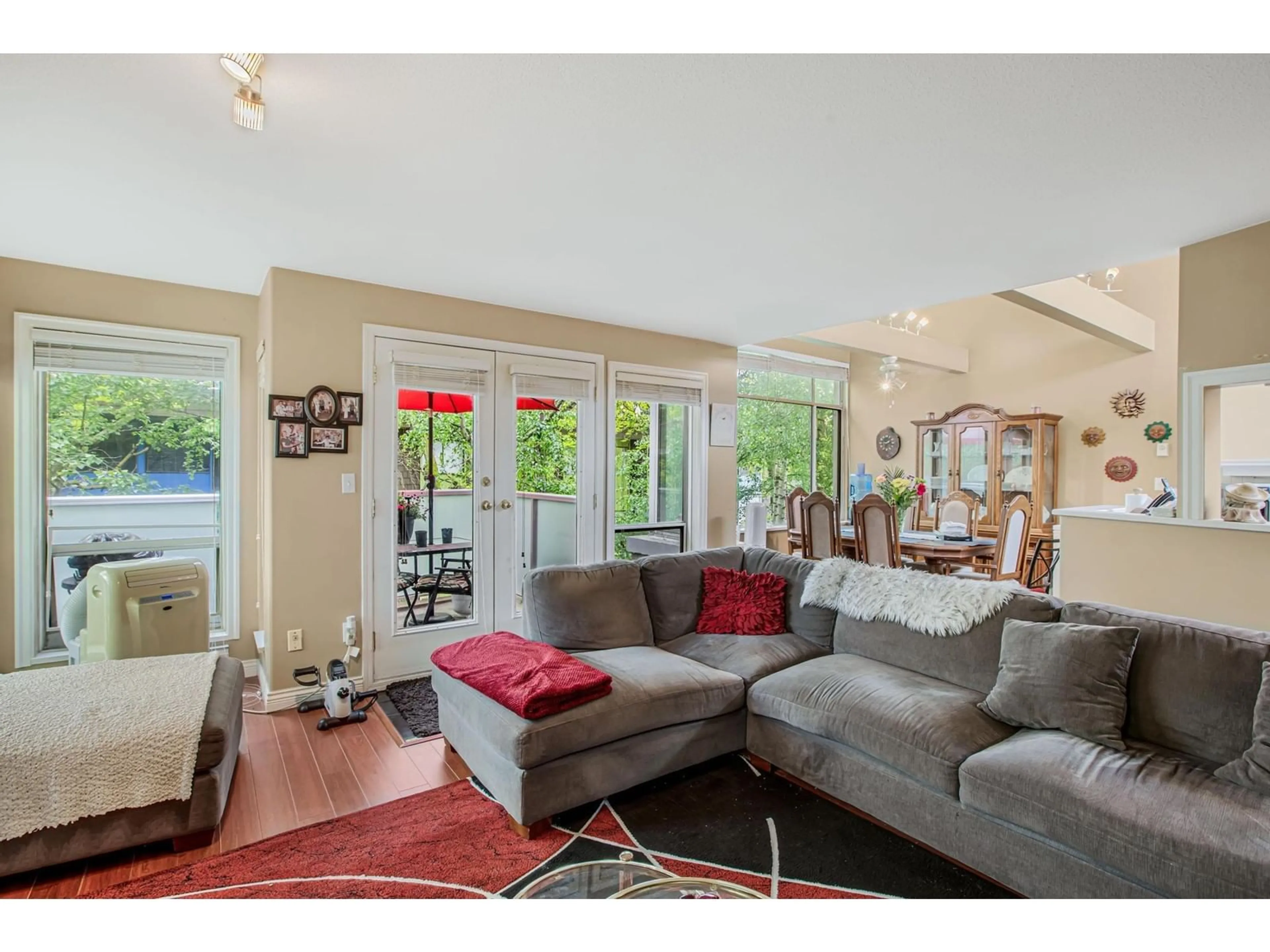 Living room with furniture, unknown for 11 - 33682 MARSHALL, Abbotsford British Columbia V2S1L1