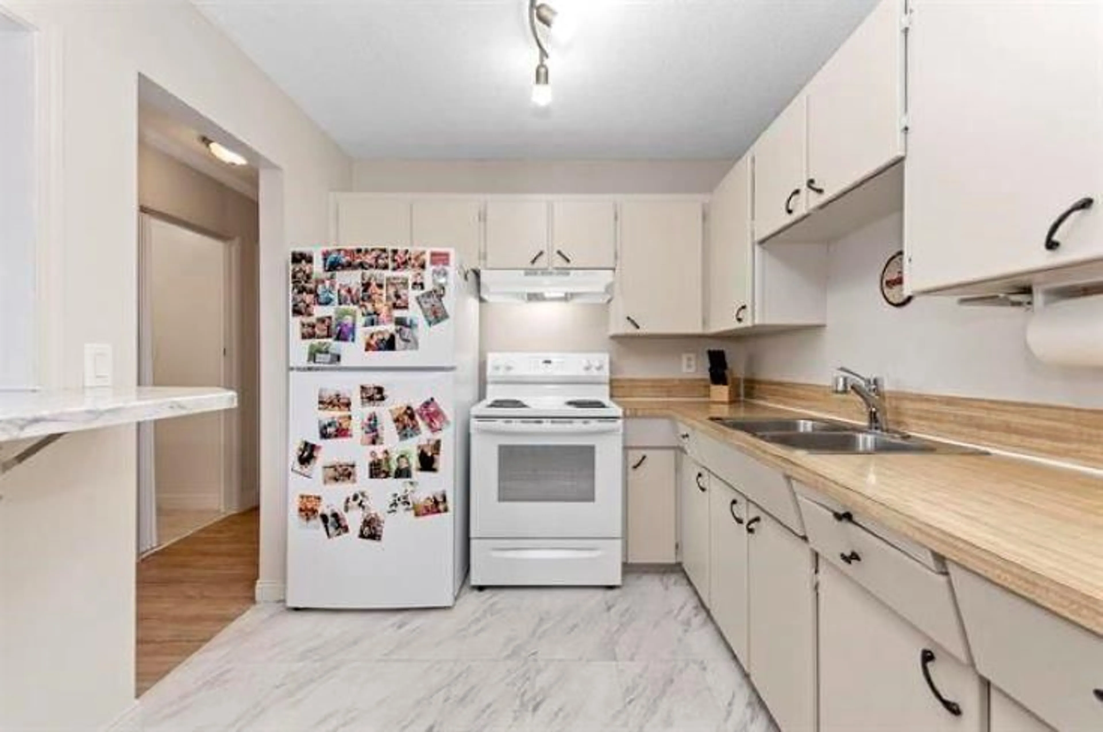 Standard kitchen, unknown for 207 - 9080 MARY STREET, Chilliwack British Columbia V2P4J1